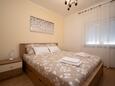 Ložnice 1 Povljana, Ložnice 1 v ubytování typu apartment, domácí mazlíčci povoleni a WiFi.