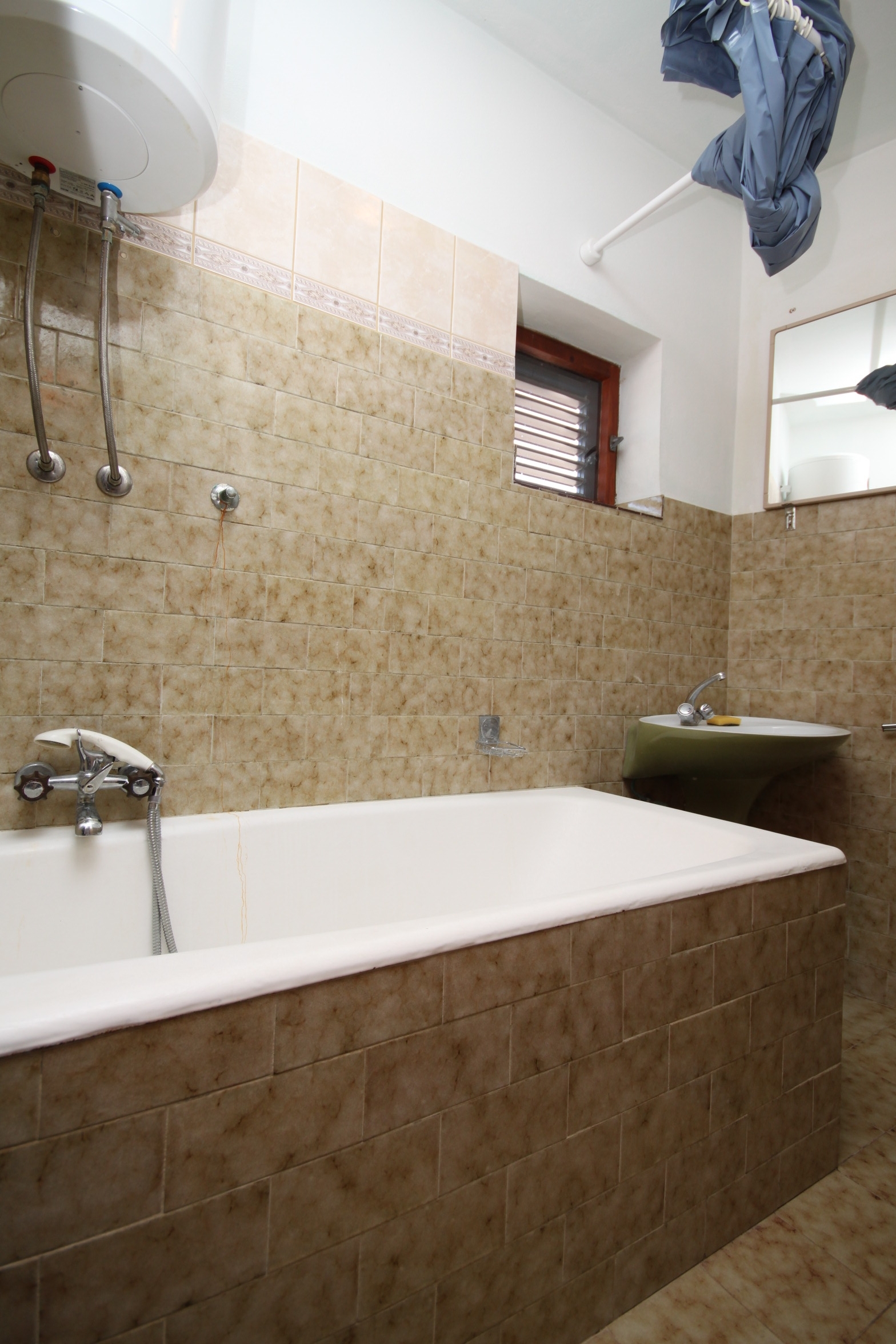 Comfortable and spacious apartment with terrace and sea view Povljana, Pag (A-6299-a)