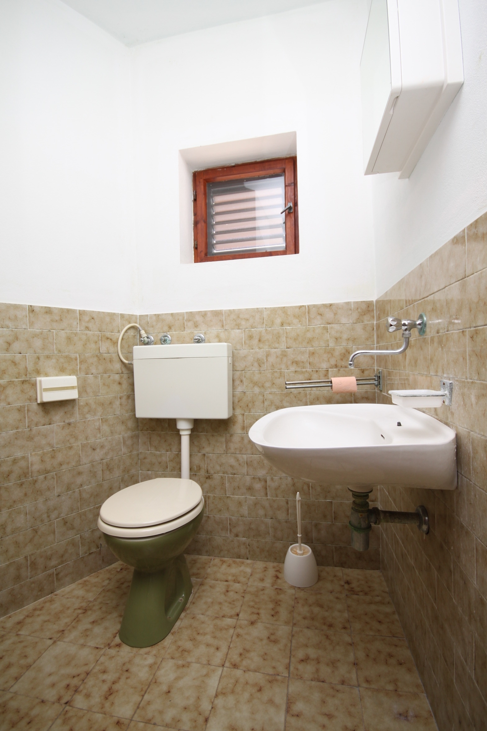 Comfortable and spacious apartment with terrace and sea view Povljana, Pag (A-6299-a)