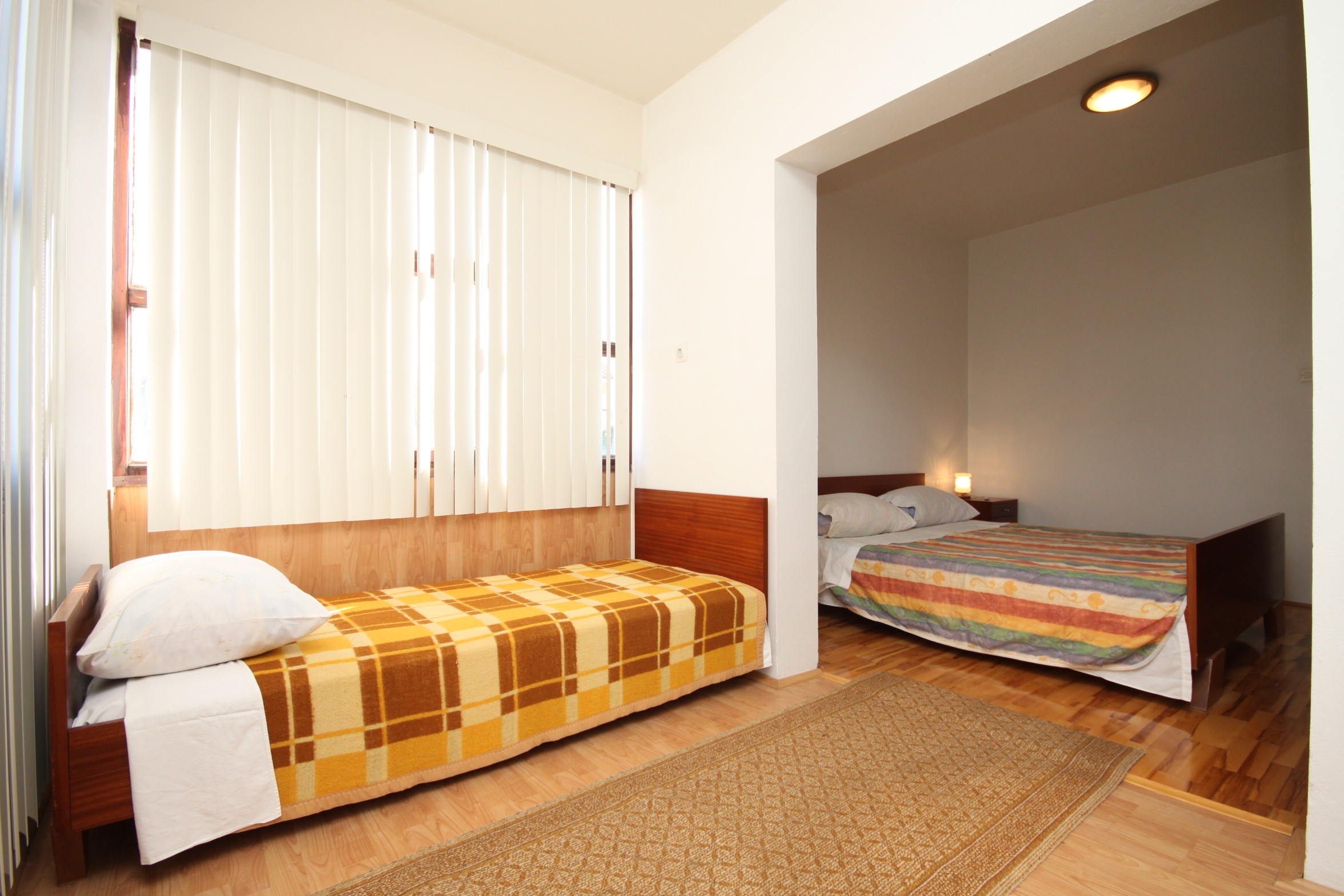 Comfortable and spacious apartment with terrace and sea view Povljana, Pag (A-6299-a)