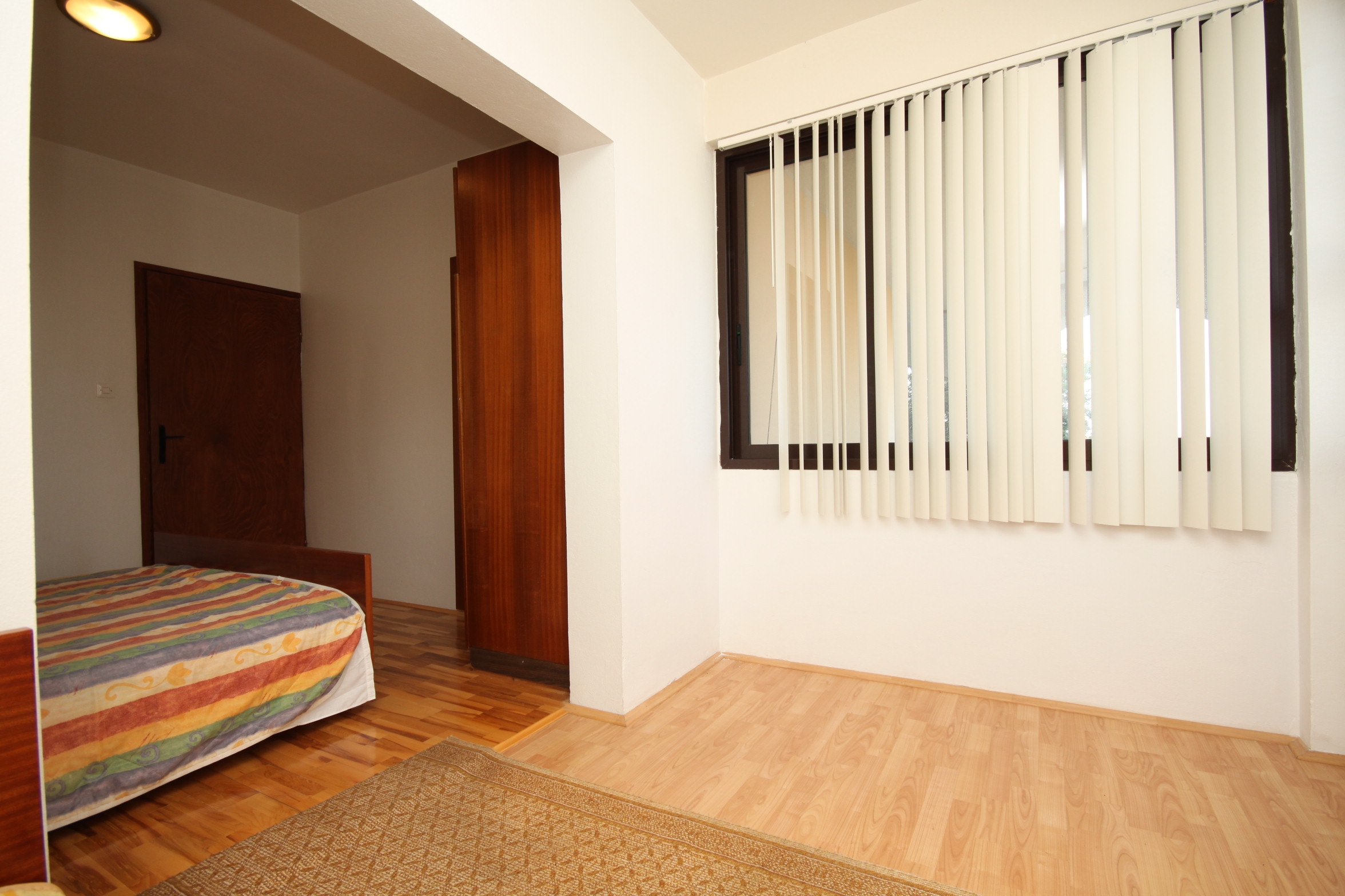 Comfortable and spacious apartment with terrace and sea view Povljana, Pag (A-6299-a)