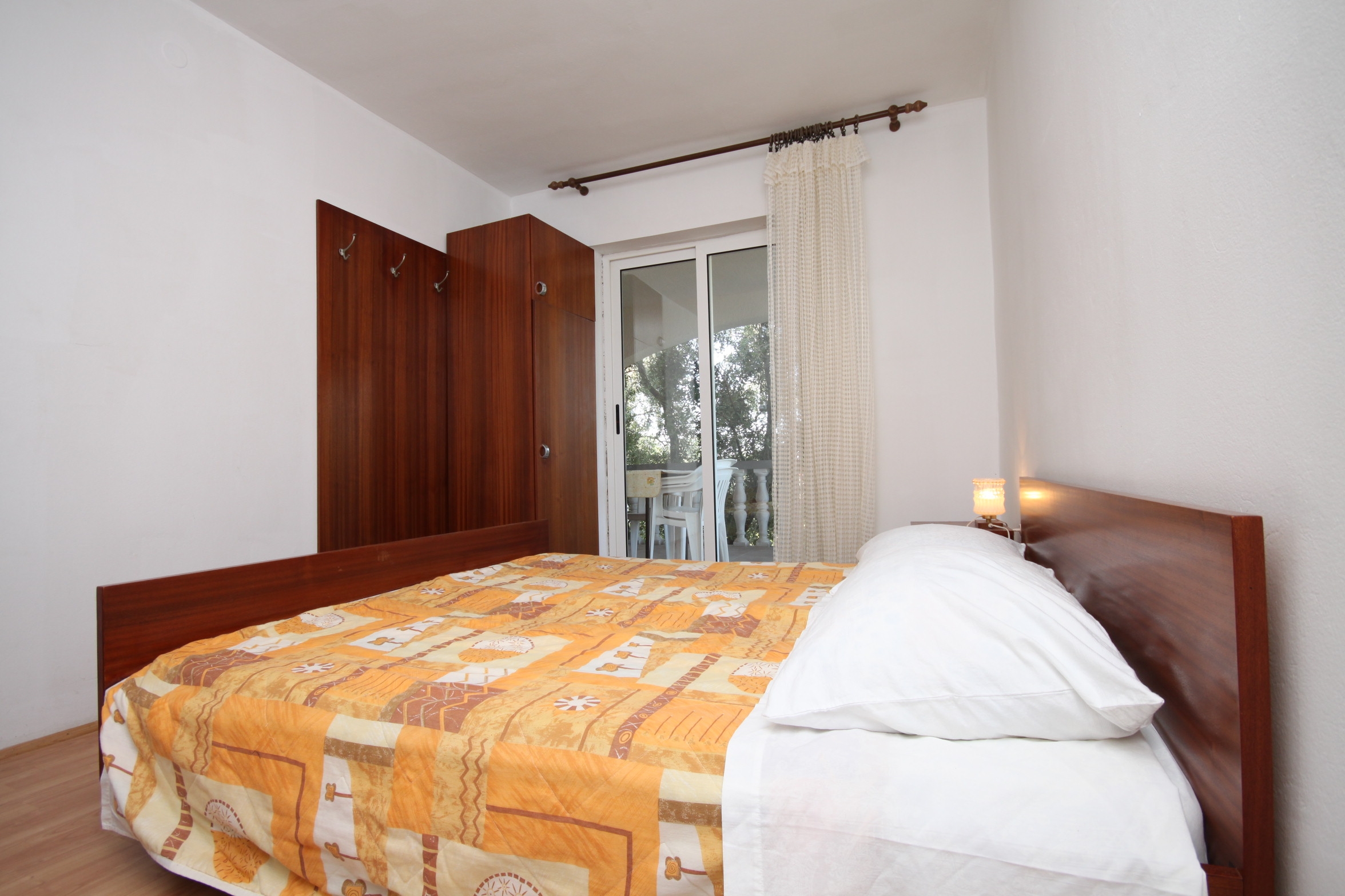 Comfortable and spacious apartment with terrace and sea view Povljana, Pag (A-6299-a)