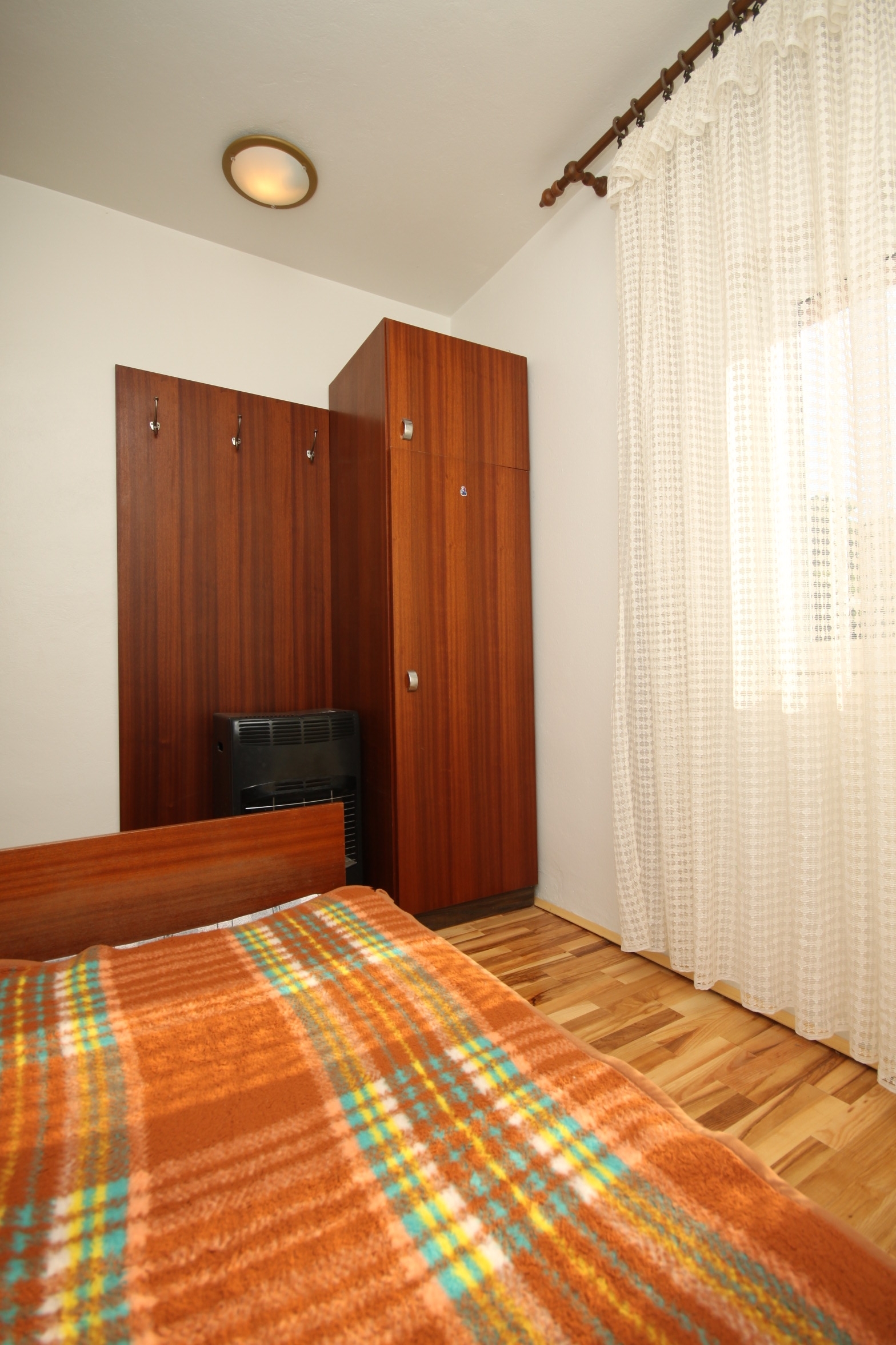 Comfortable and spacious apartment with terrace and sea view Povljana, Pag (A-6299-a)