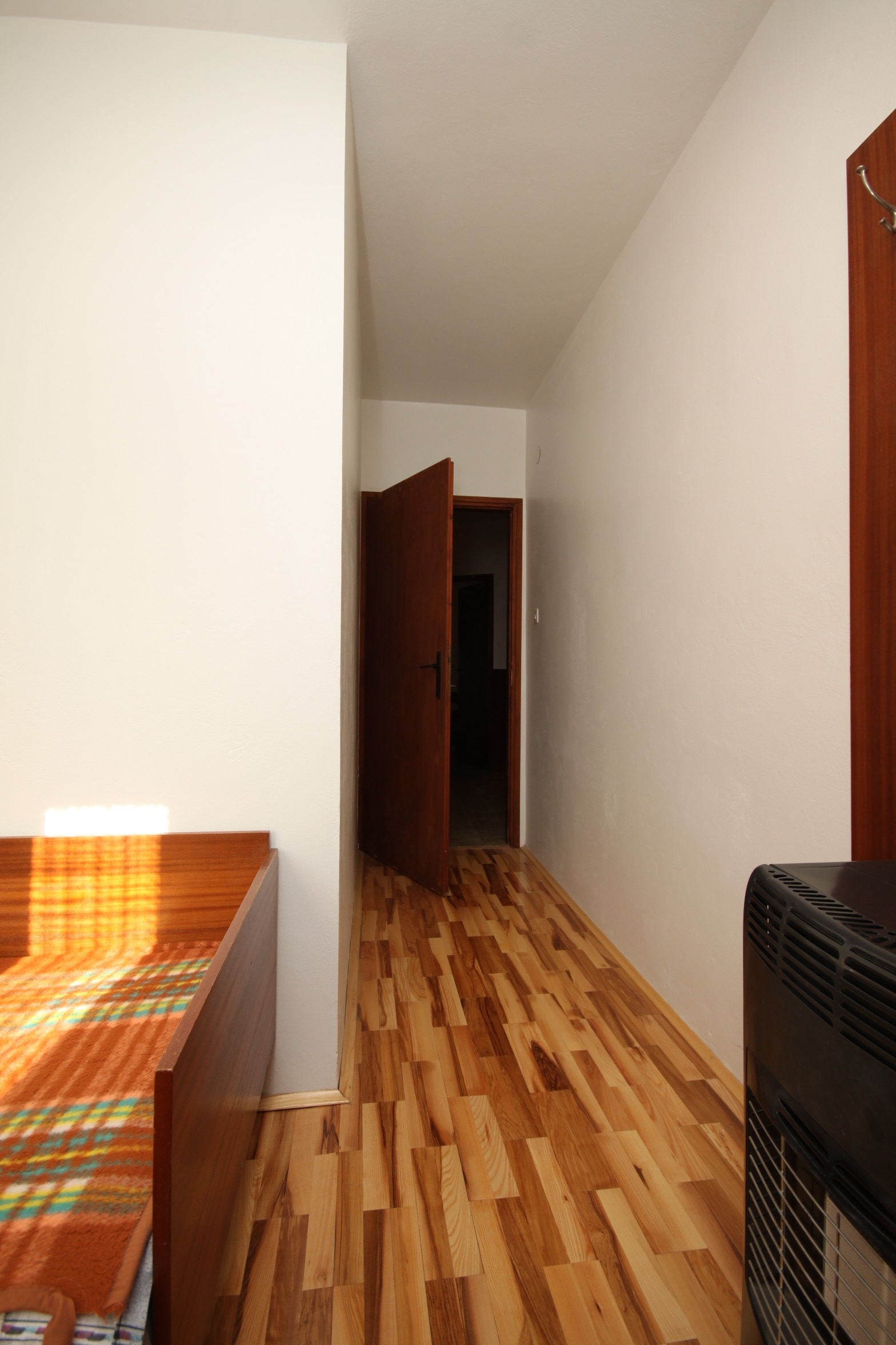 Comfortable and spacious apartment with terrace and sea view Povljana, Pag (A-6299-a)