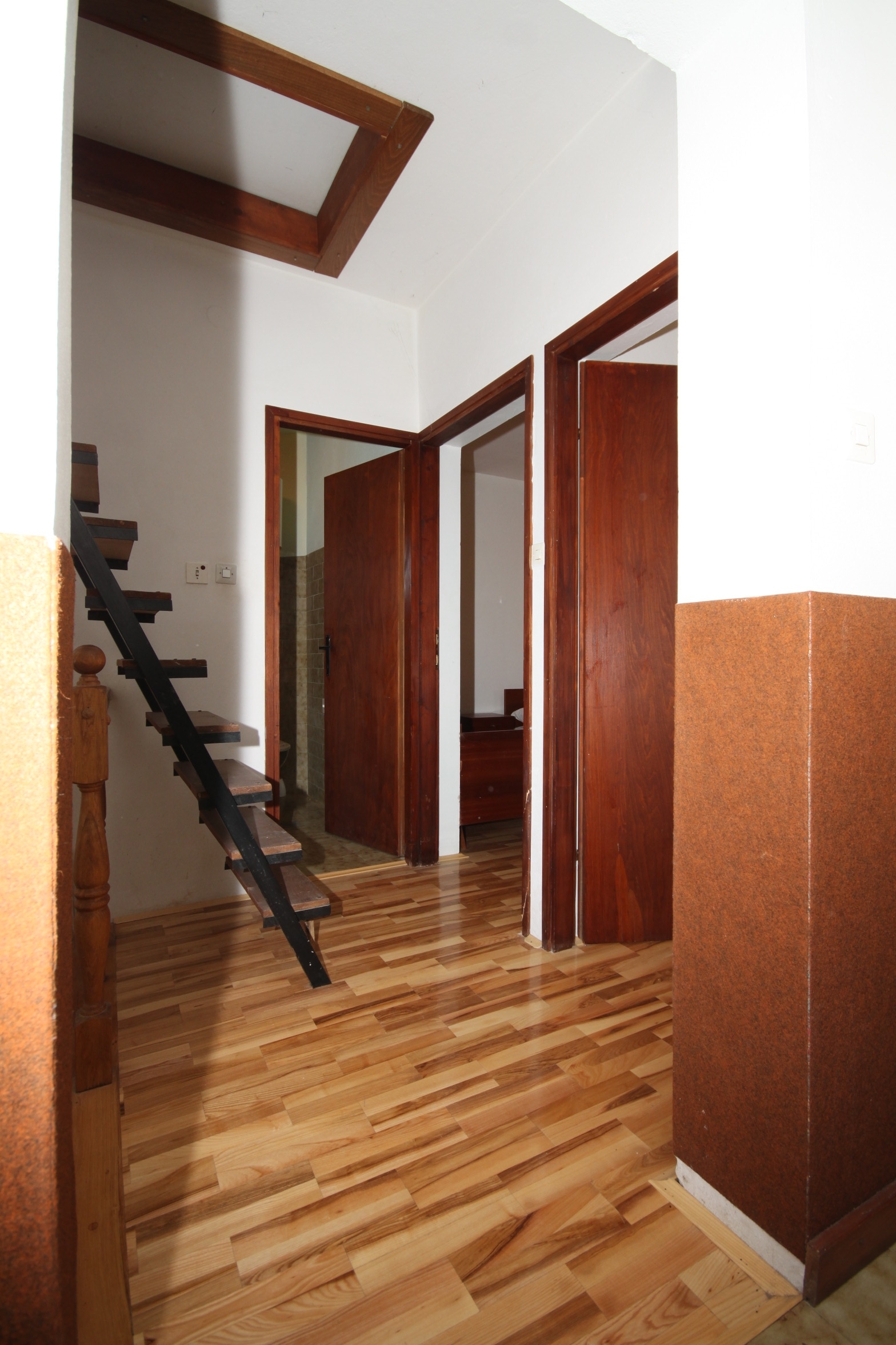 Comfortable and spacious apartment with terrace and sea view Povljana, Pag (A-6299-a)