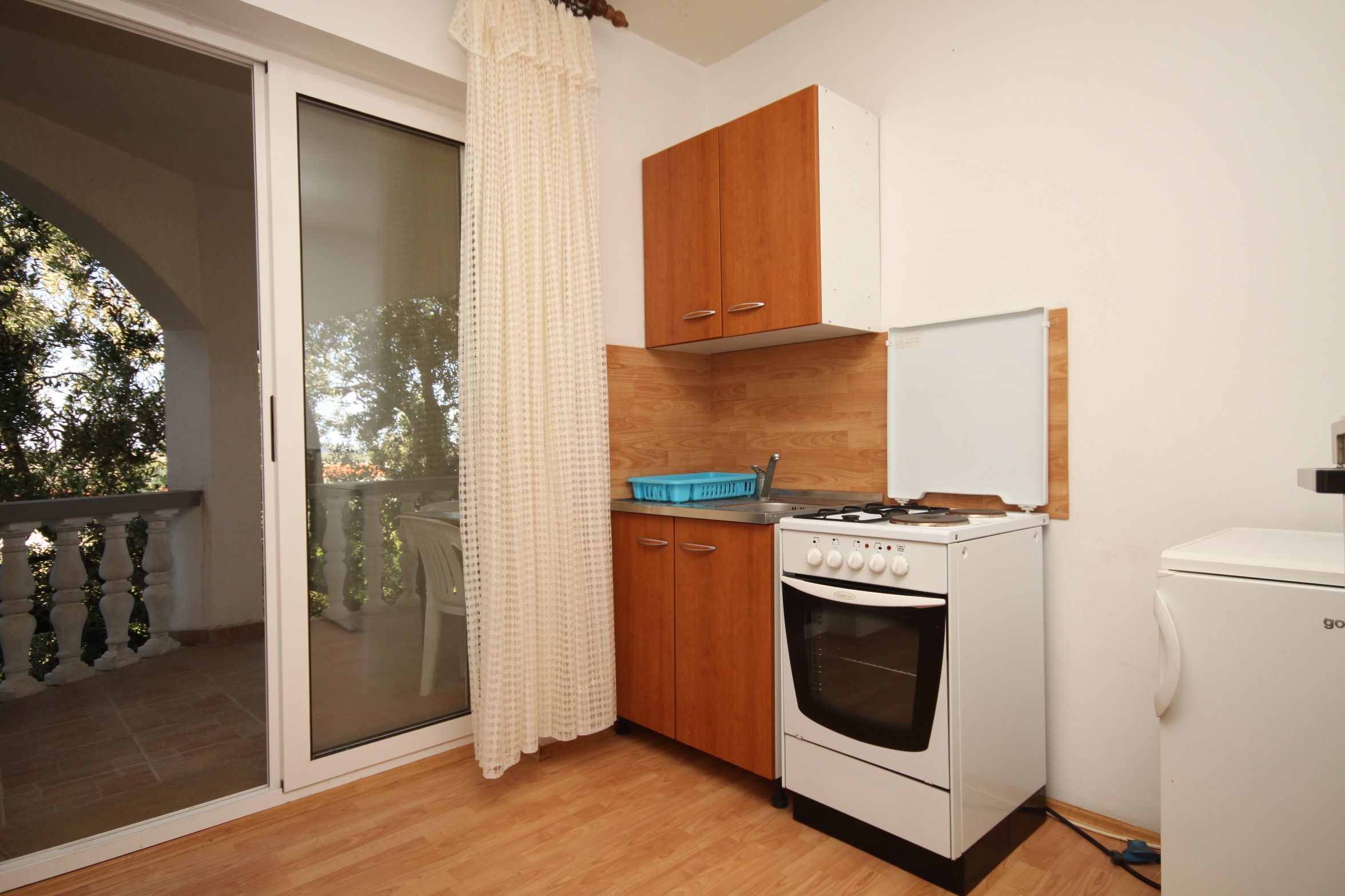 Comfortable and spacious apartment with terrace and sea view Povljana, Pag (A-6299-a)