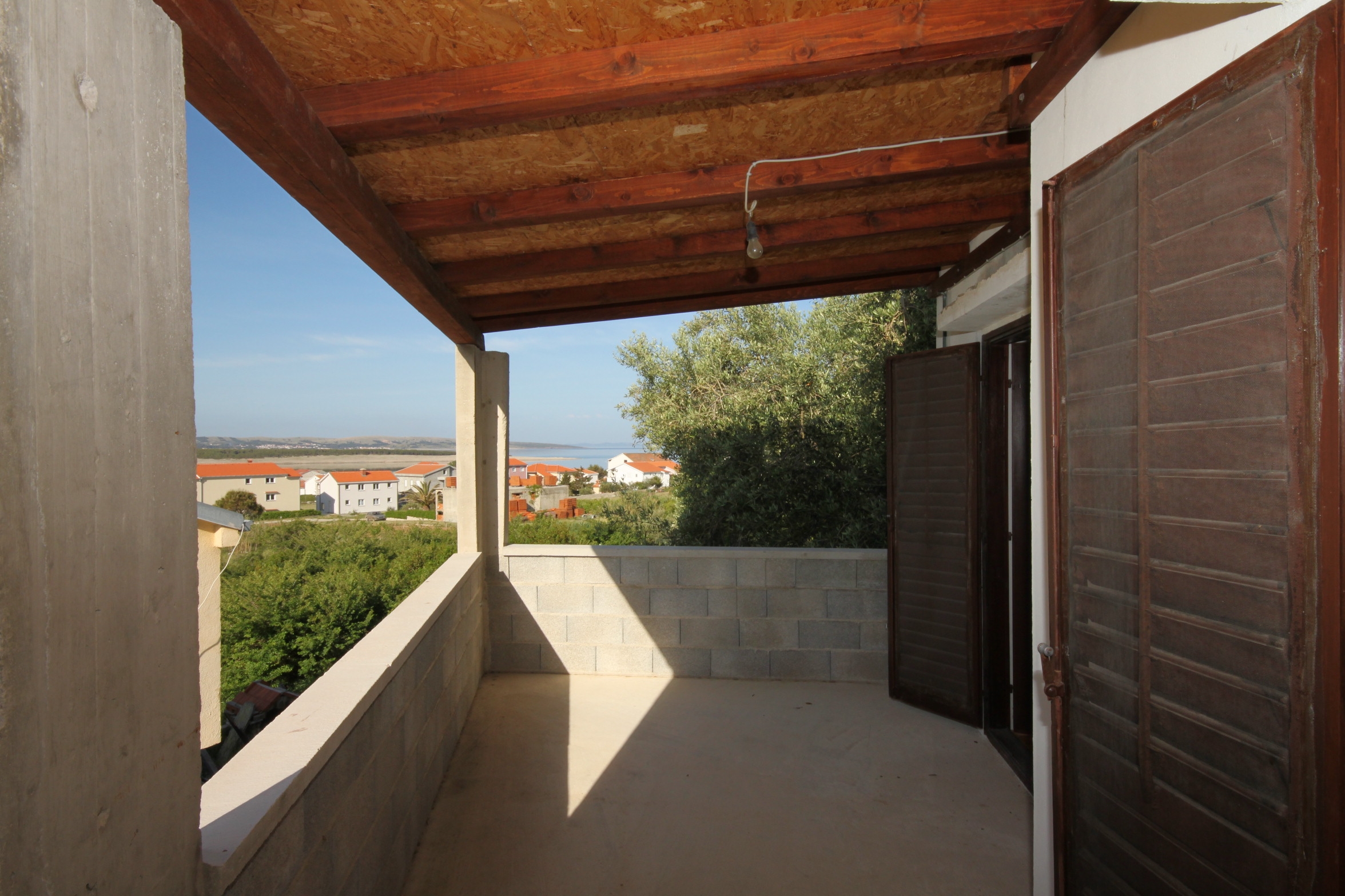 Comfortable and spacious apartment with terrace and sea view Povljana, Pag (A-6299-a)