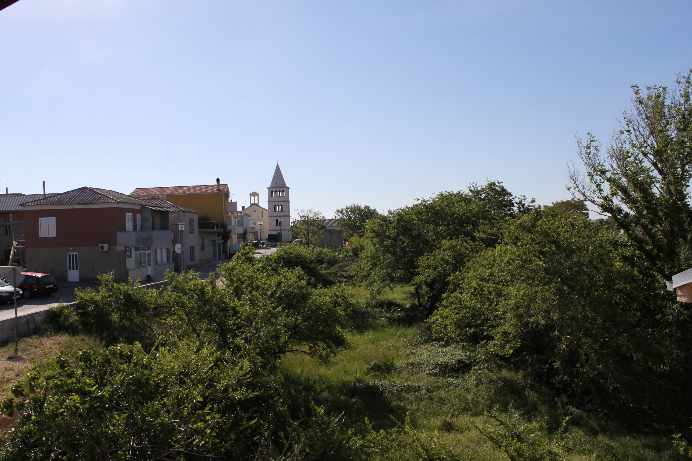 Comfortable and spacious apartment with terrace and sea view Povljana, Pag (A-6299-a)