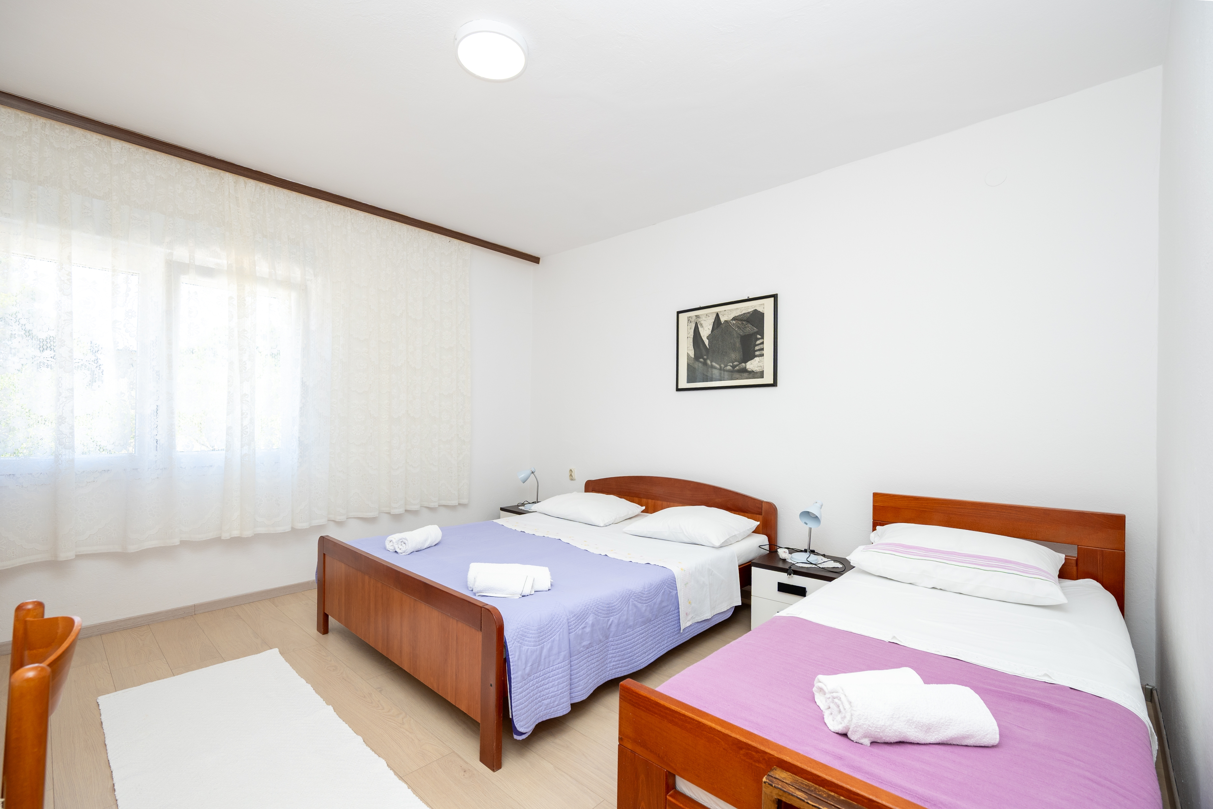 Three bedroom apartment near beach Stara Novalja, Pag  A-a