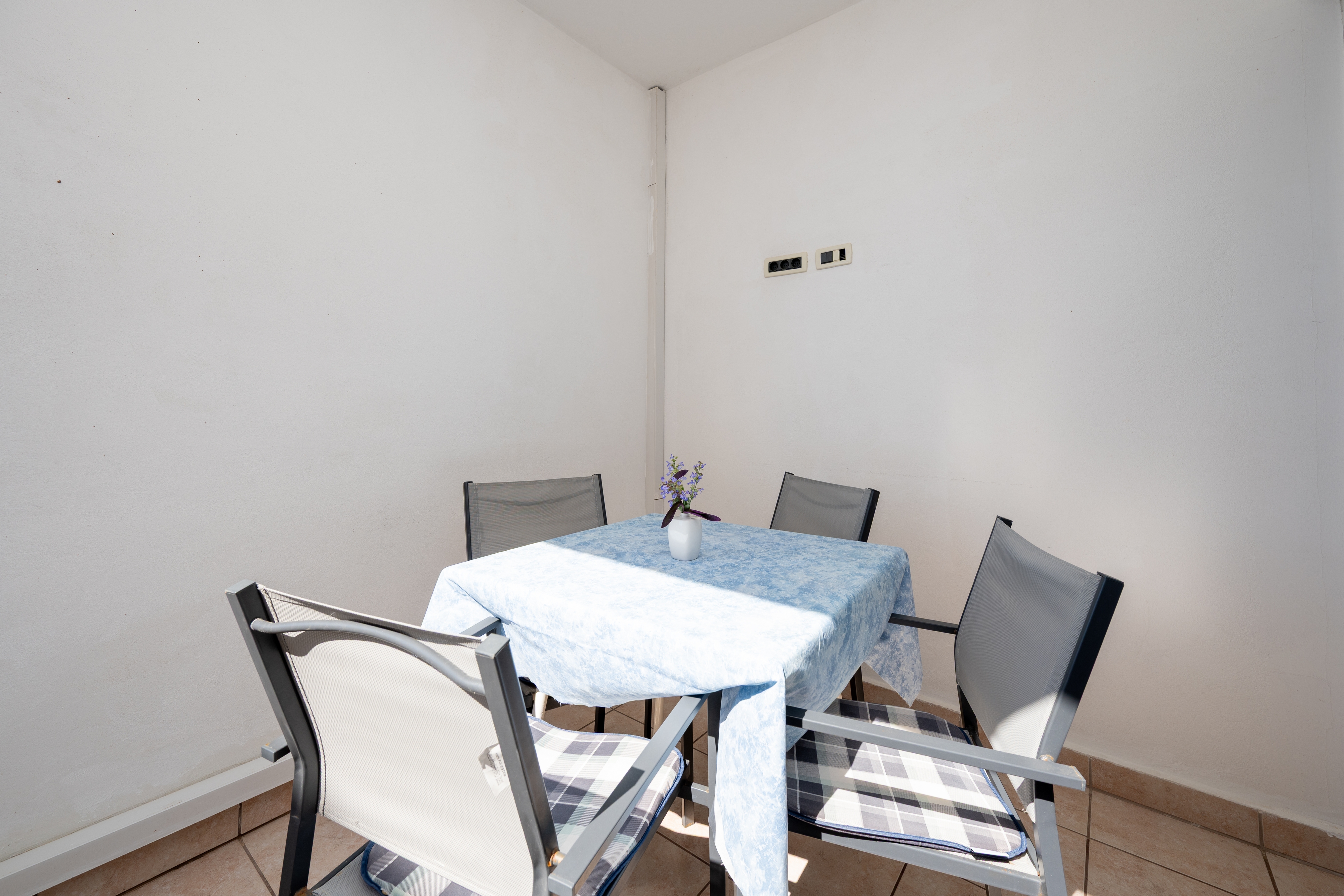 Two bedroom apartment near beach Stara Novalja, Pag  A-b