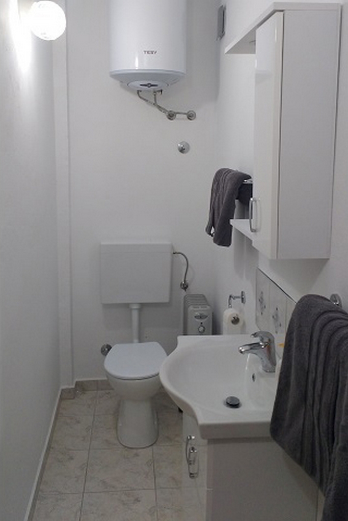Two bedroom apartment near beach Stara Novalja, Pag  A-b