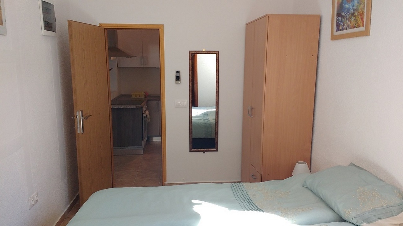 Two bedroom apartment near beach Stara Novalja, Pag  A-b