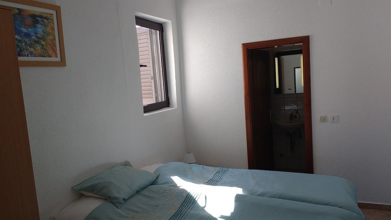Two bedroom apartment near beach Stara Novalja, Pag  A-b