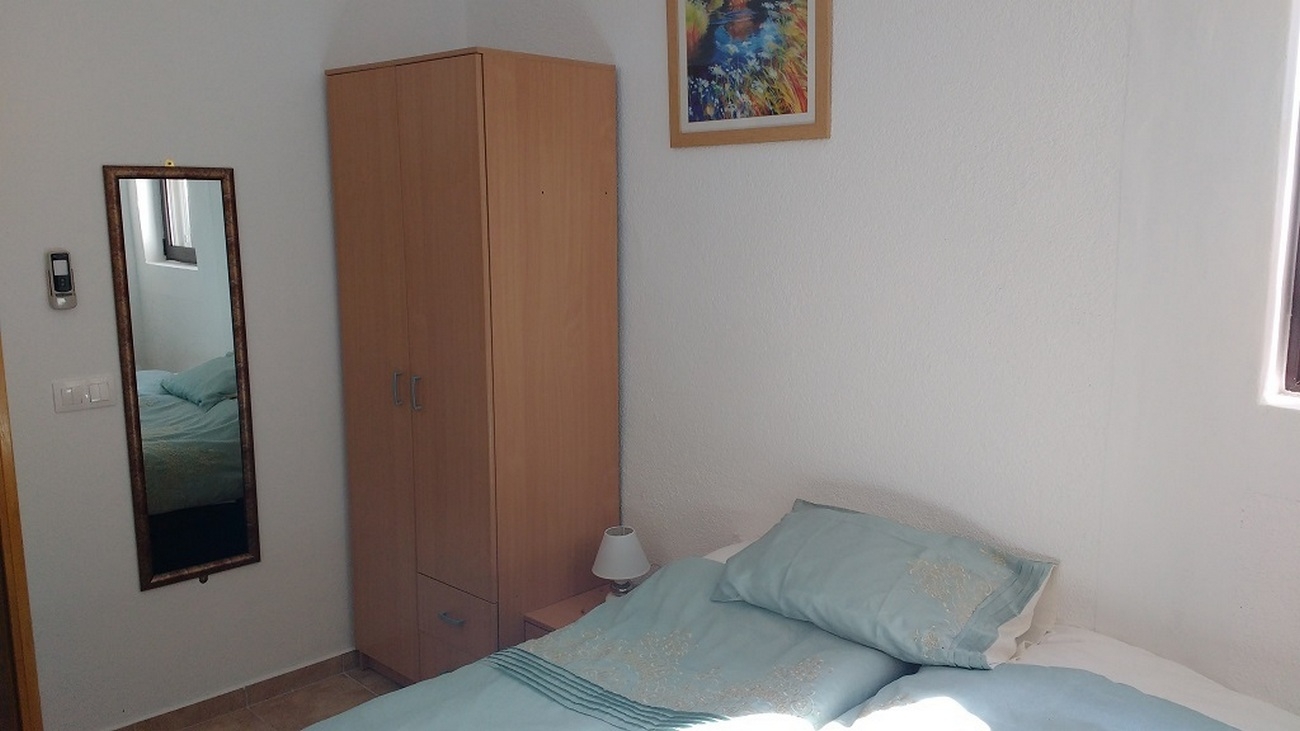 Two bedroom apartment near beach Stara Novalja, Pag  A-b