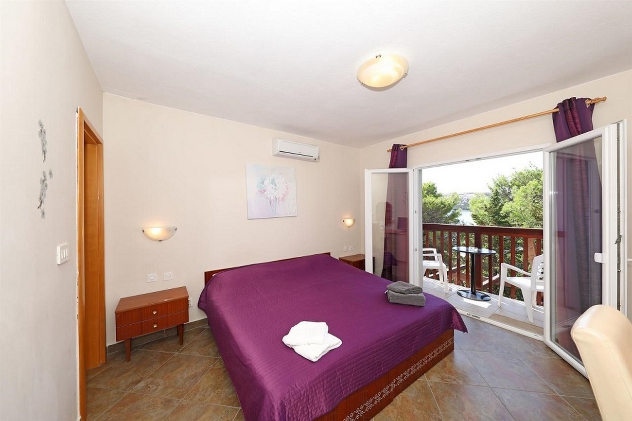 Room near beach Stara Novalja, Pag (S-6303-c) Room near beach Stara Novalja, Pag (S-6303-c)