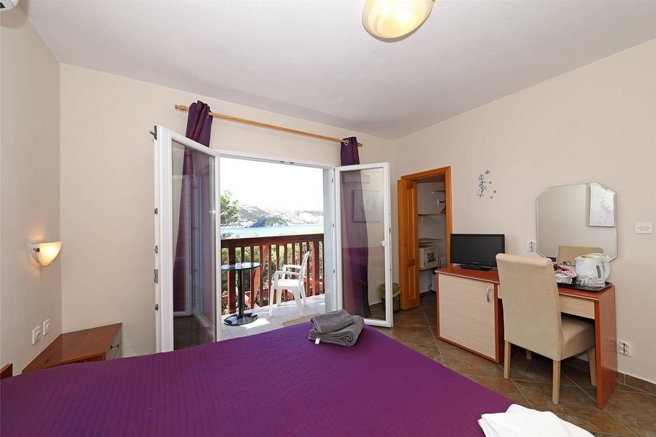 Room near beach Stara Novalja, Pag (S-6303-c) Room near beach Stara Novalja, Pag (S-6303-c)