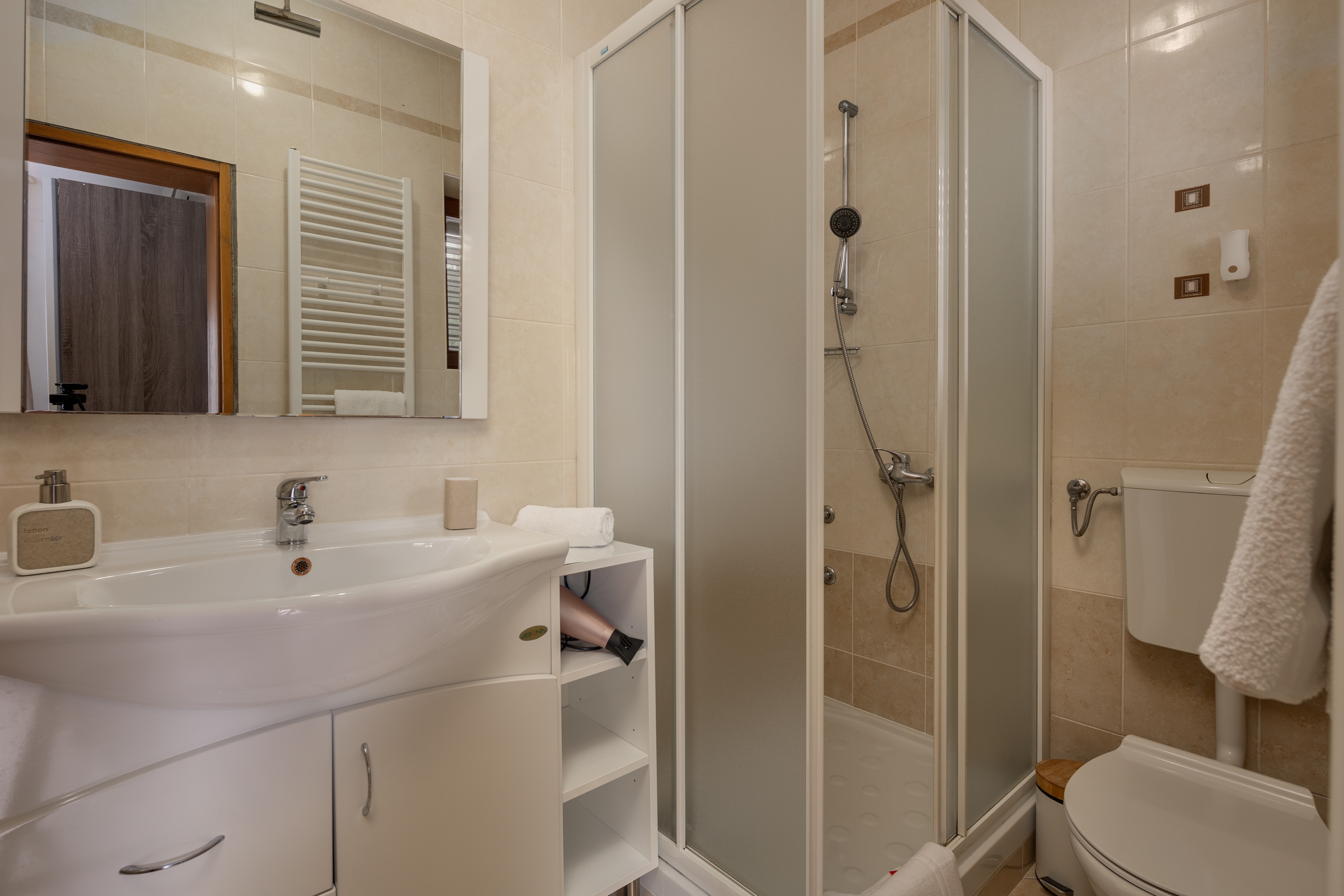 One bedroom apartment with terrace and sea view Pridraga - Cuskijaš, Novigrad  A-b