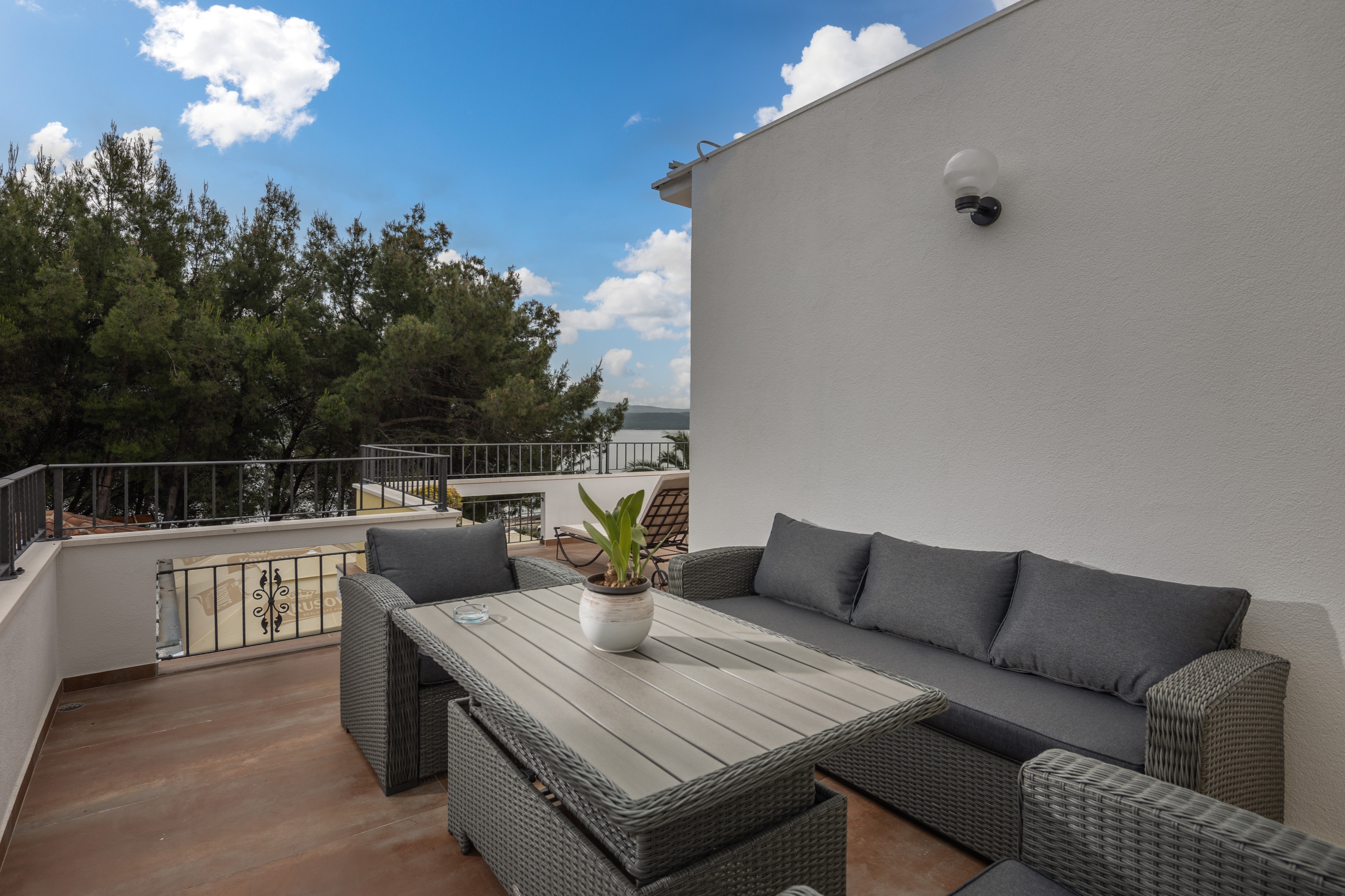 One bedroom apartment with terrace and sea view Pridraga - Cuskijaš, Novigrad  A-b