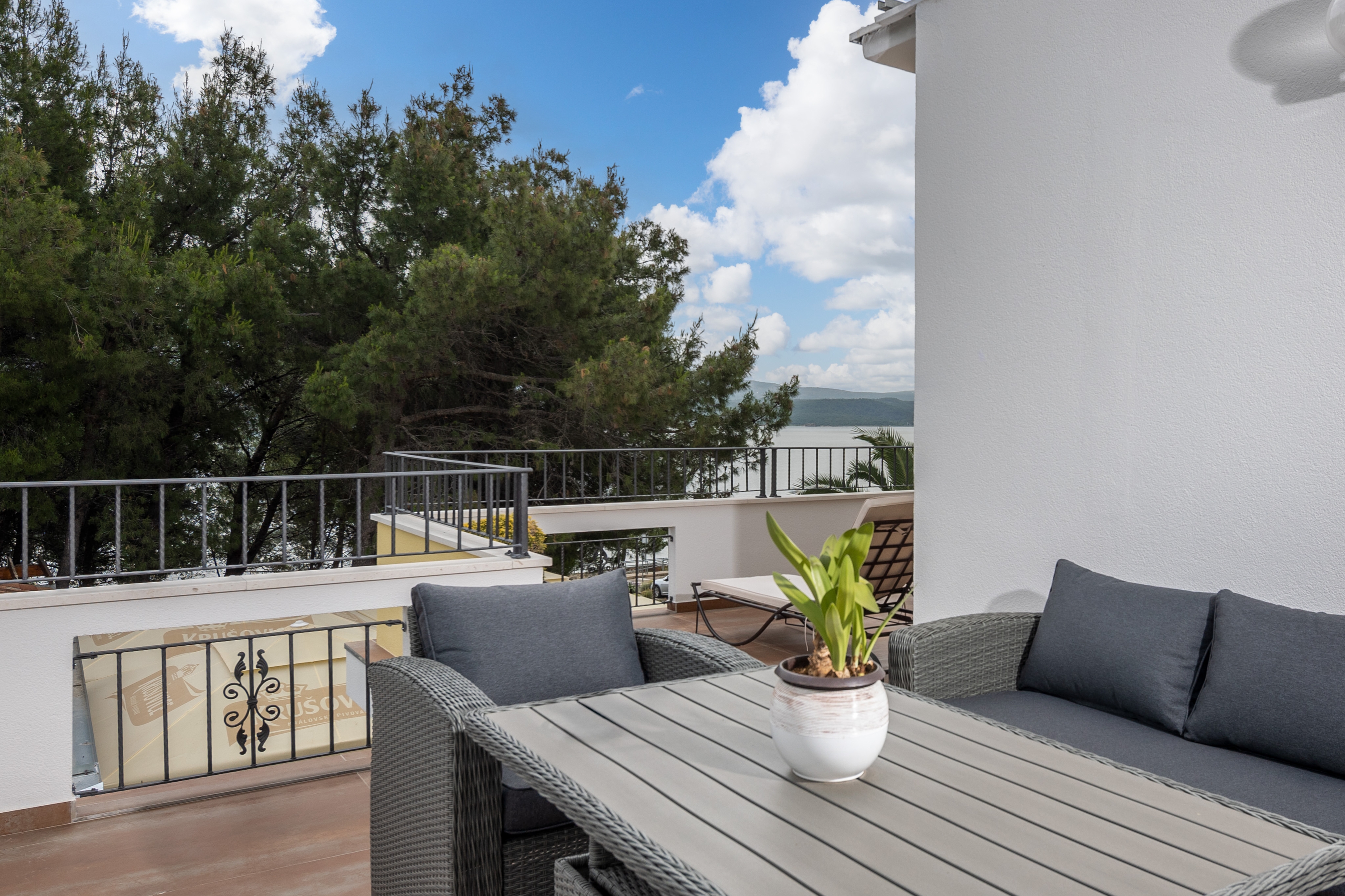 One bedroom apartment with terrace and sea view Pridraga - Cuskijaš, Novigrad  A-b