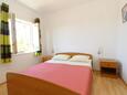Ložnice 2 Mandre, Ložnice 2 v ubytování typu apartment, domácí mazlíčci povoleni a WiFi.