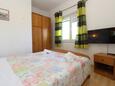 Ložnice Mandre, Ložnice v ubytování typu apartment, domácí mazlíčci povoleni a WiFi.