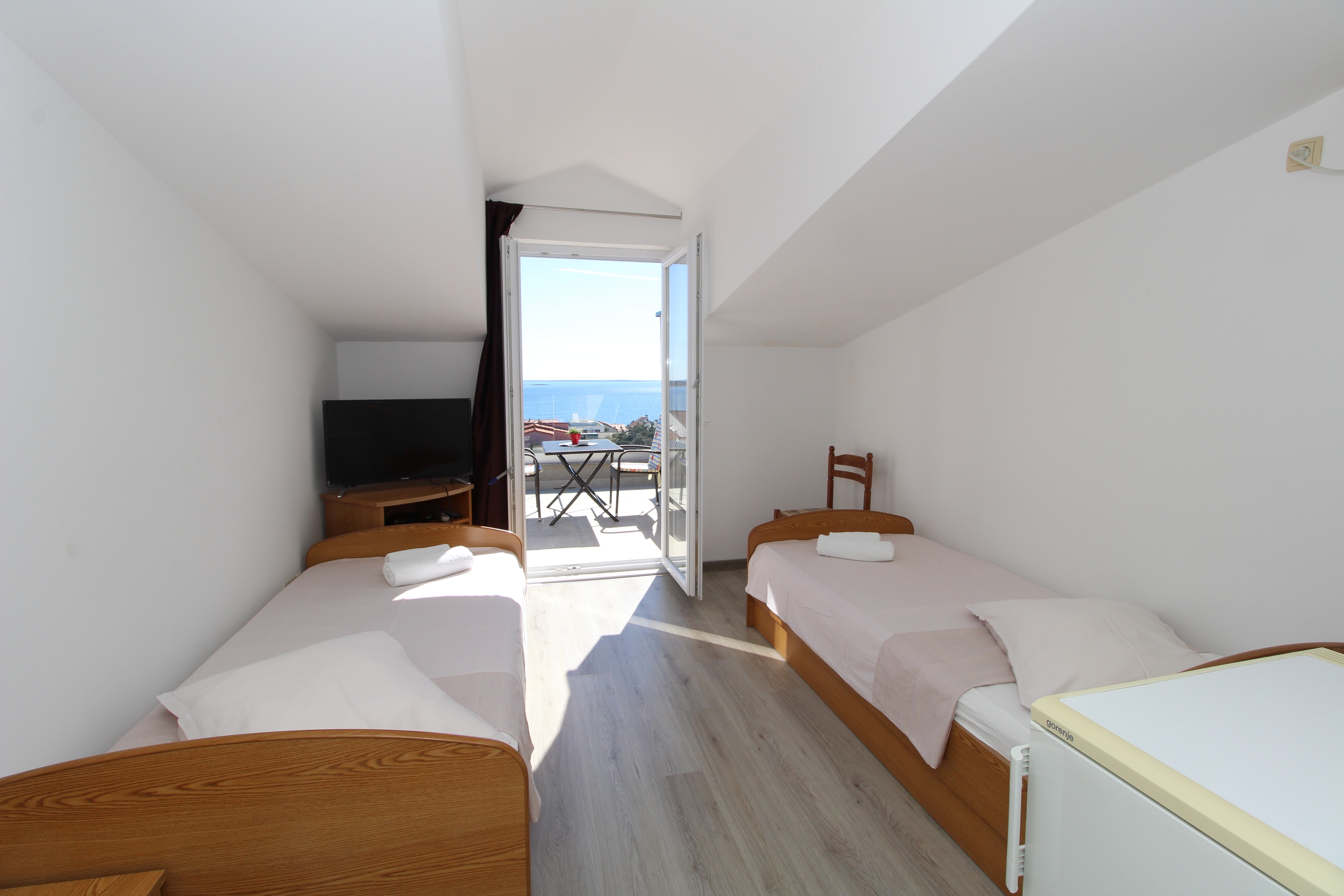 Room with terrace and sea view Mandre, Pag (S-6309-a)