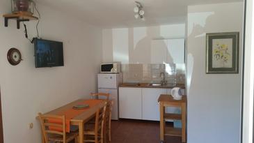 Dining room Mandre, Dining room in the apartment, dostupna klima i WIFI.