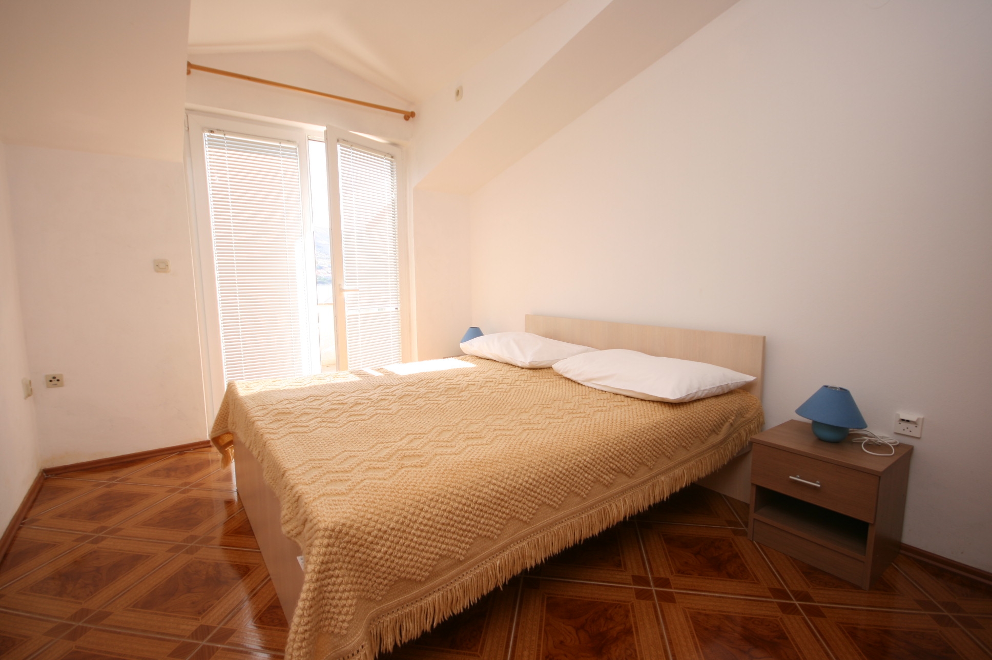 Two bedroom apartment with terrace and sea view Pag  A-d