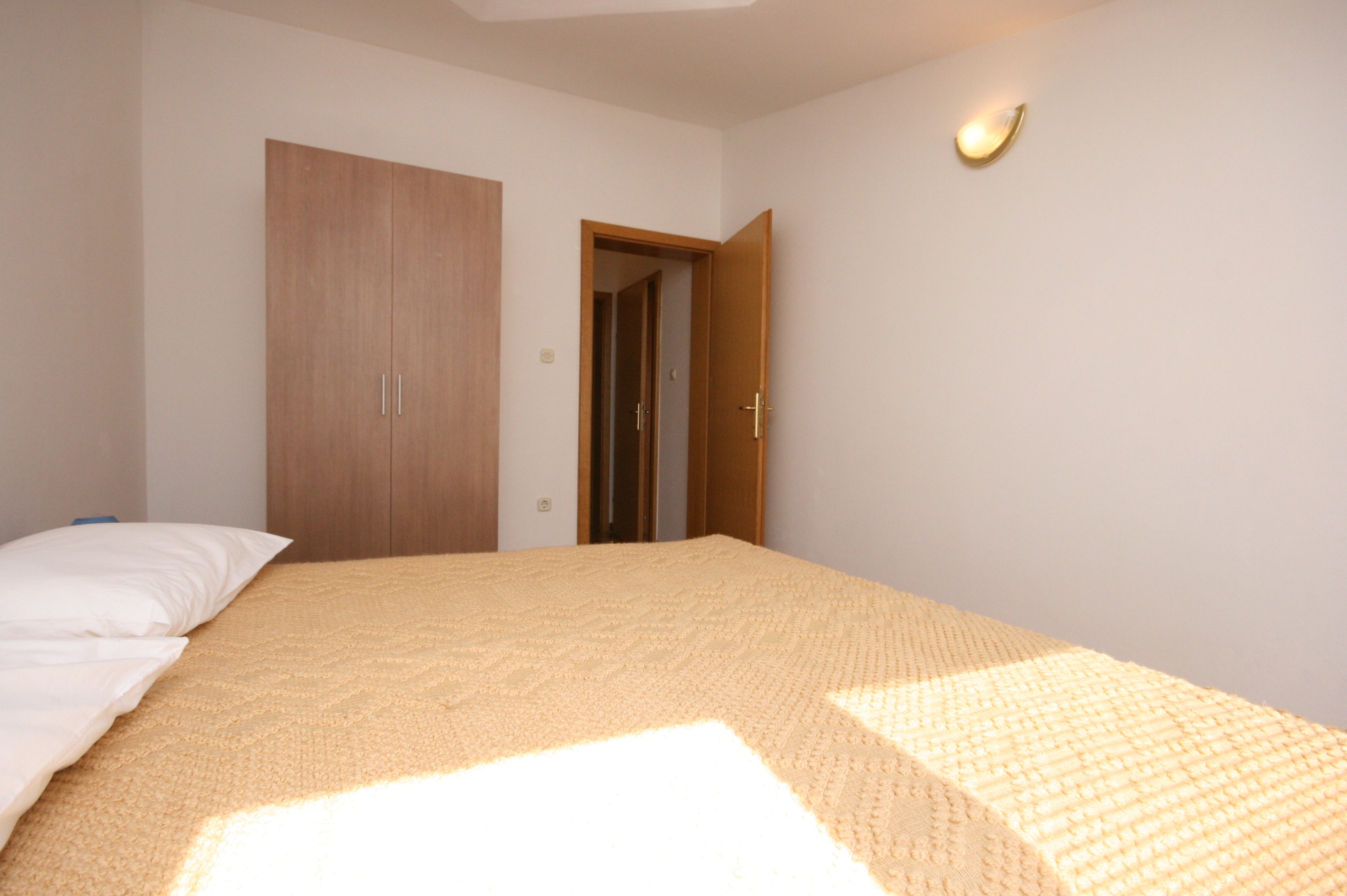 Two bedroom apartment with terrace and sea view Pag  A-d