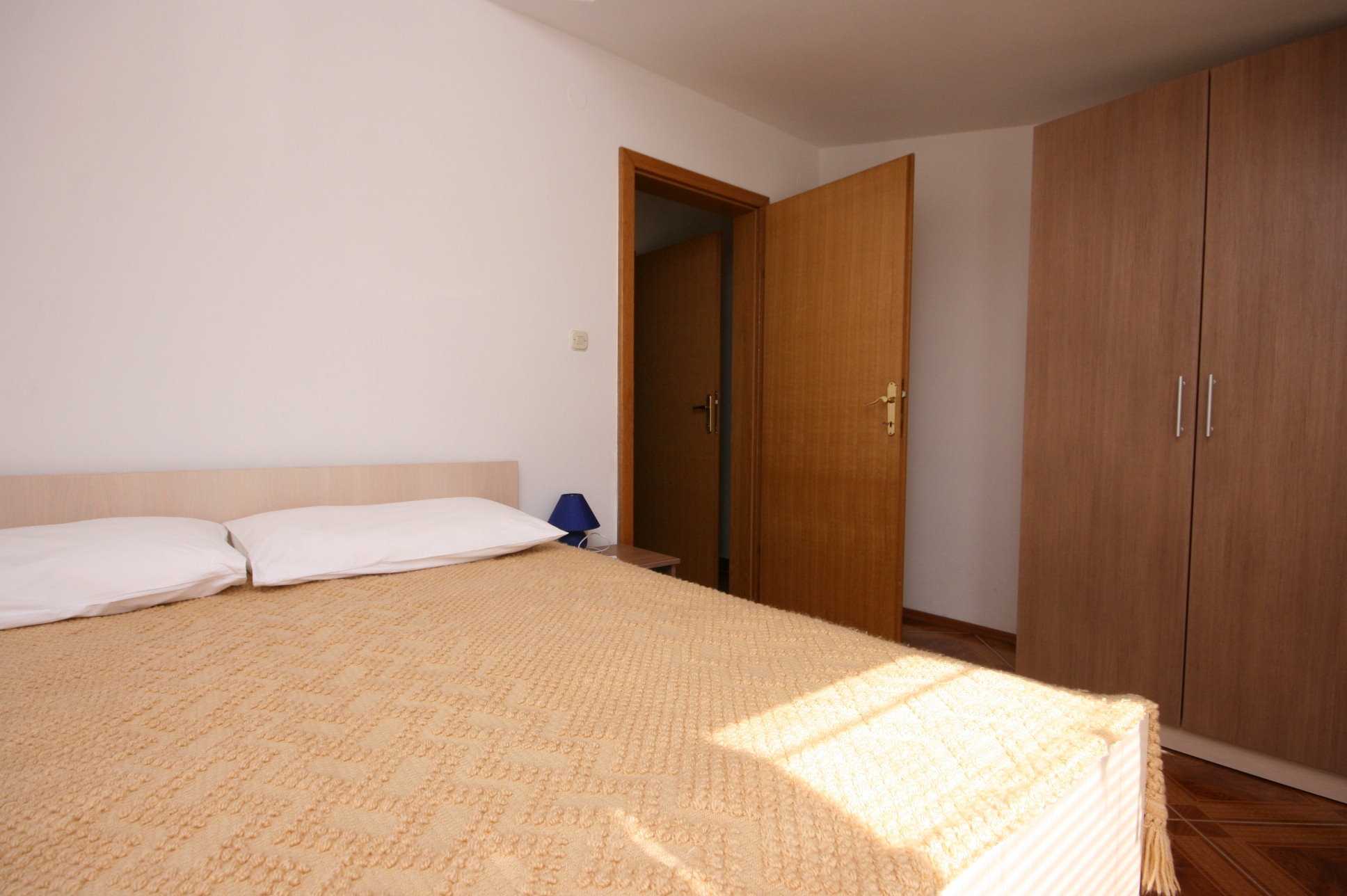 Two bedroom apartment with terrace and sea view Pag  A-d
