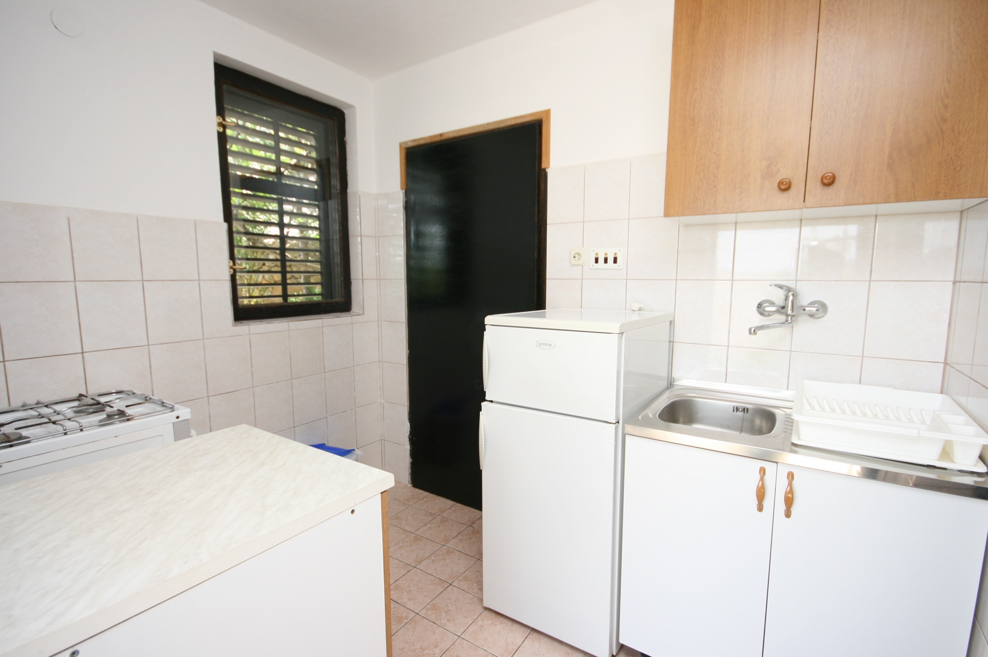 Jednosobni apartman s terasom i pogledom na more Uvala Smokvica, Pag  A-a