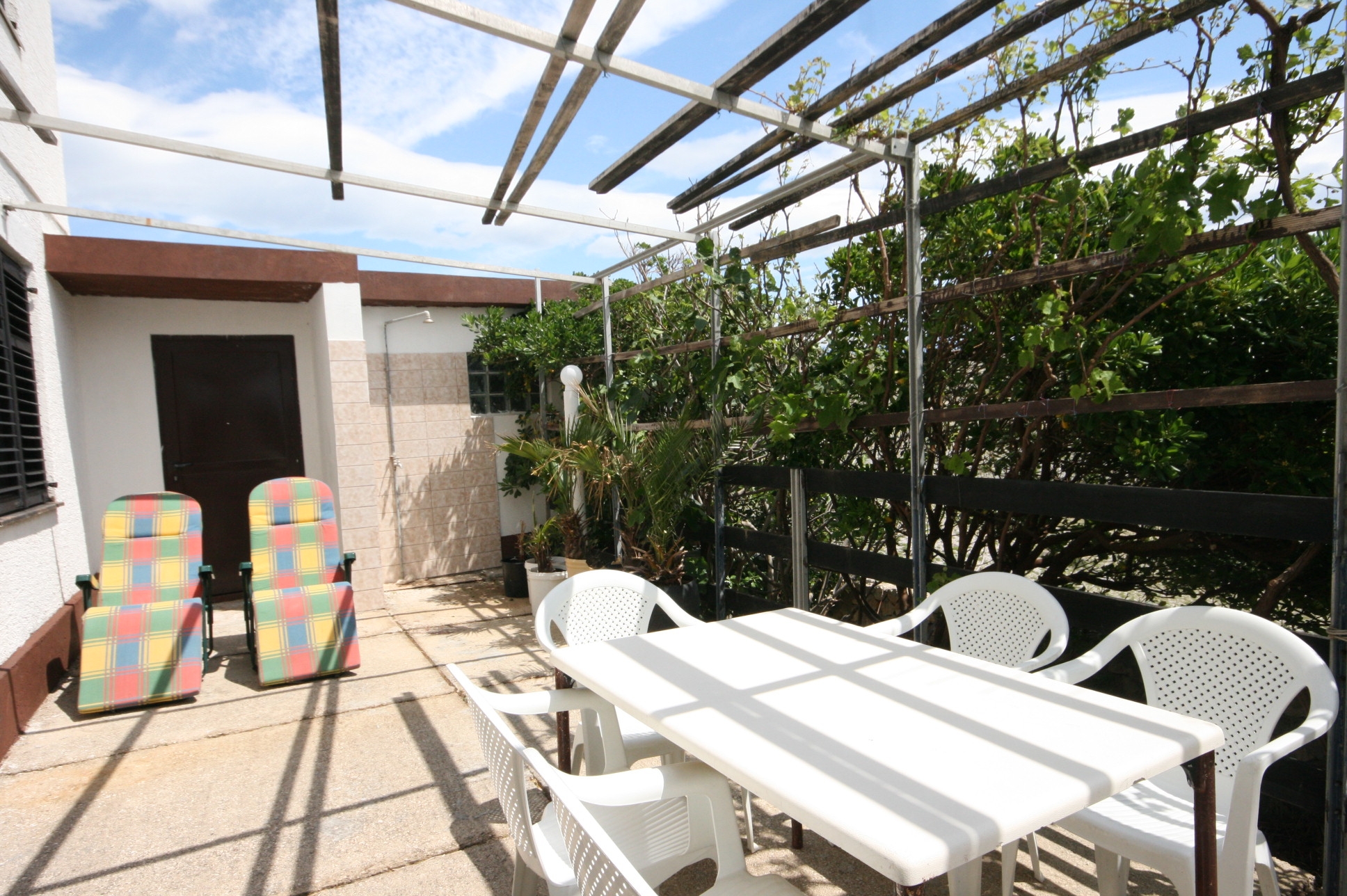 Jednosobni apartman s terasom i pogledom na more Uvala Smokvica, Pag  A-a