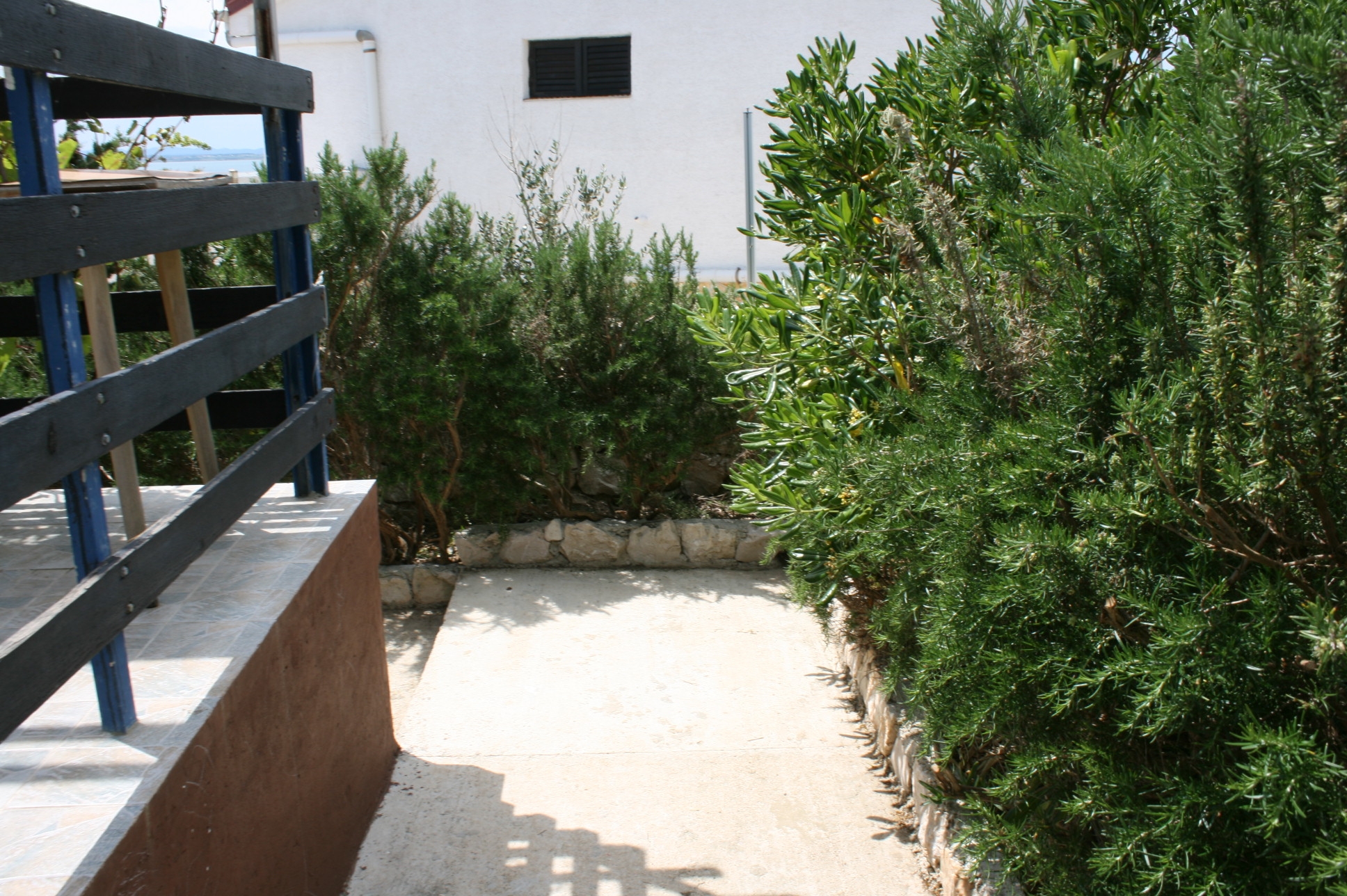 Jednosobni apartman s terasom i pogledom na more Uvala Smokvica, Pag  A-a