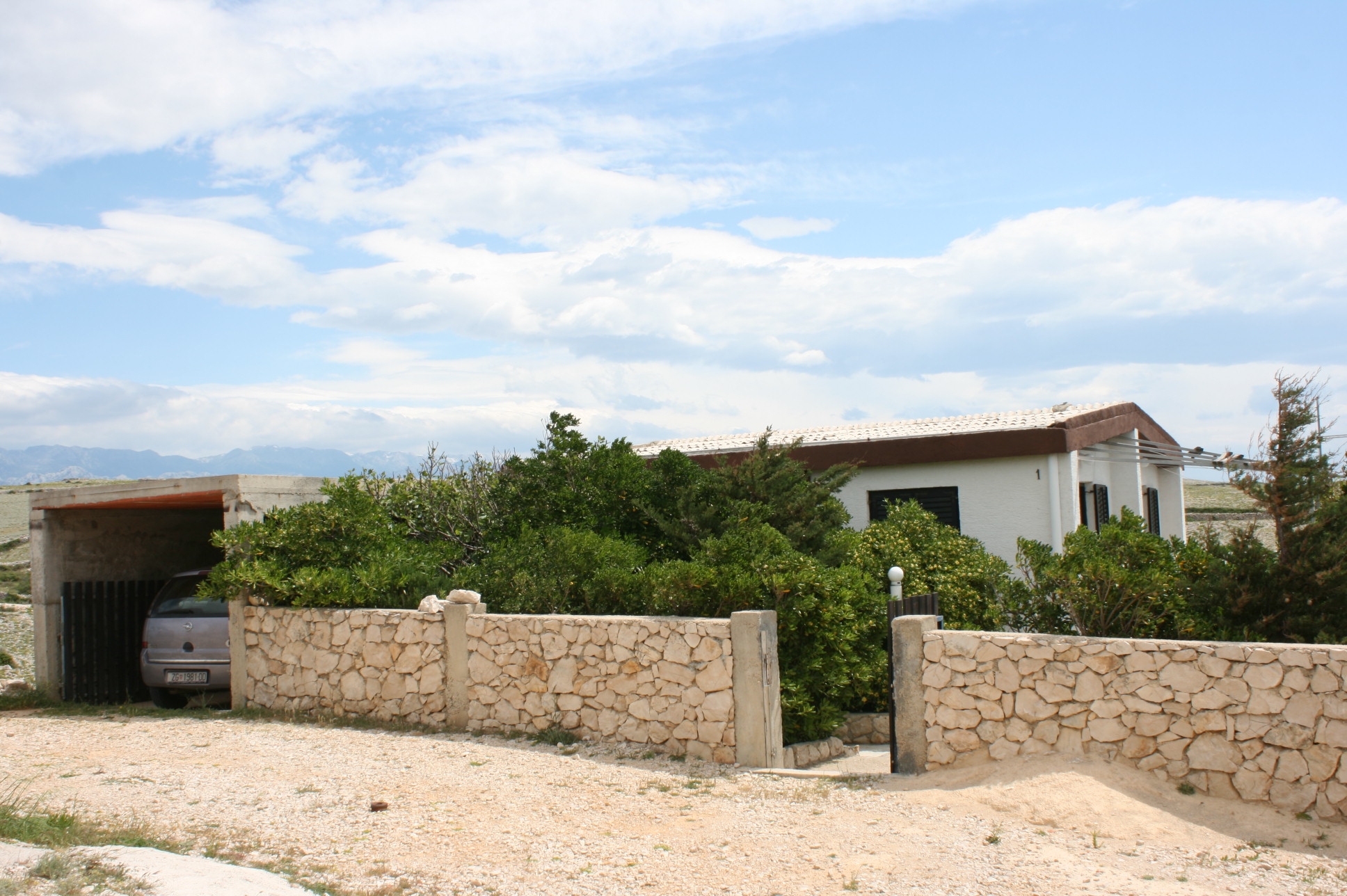 Jednosobni apartman s terasom i pogledom na more Uvala Smokvica, Pag  A-a