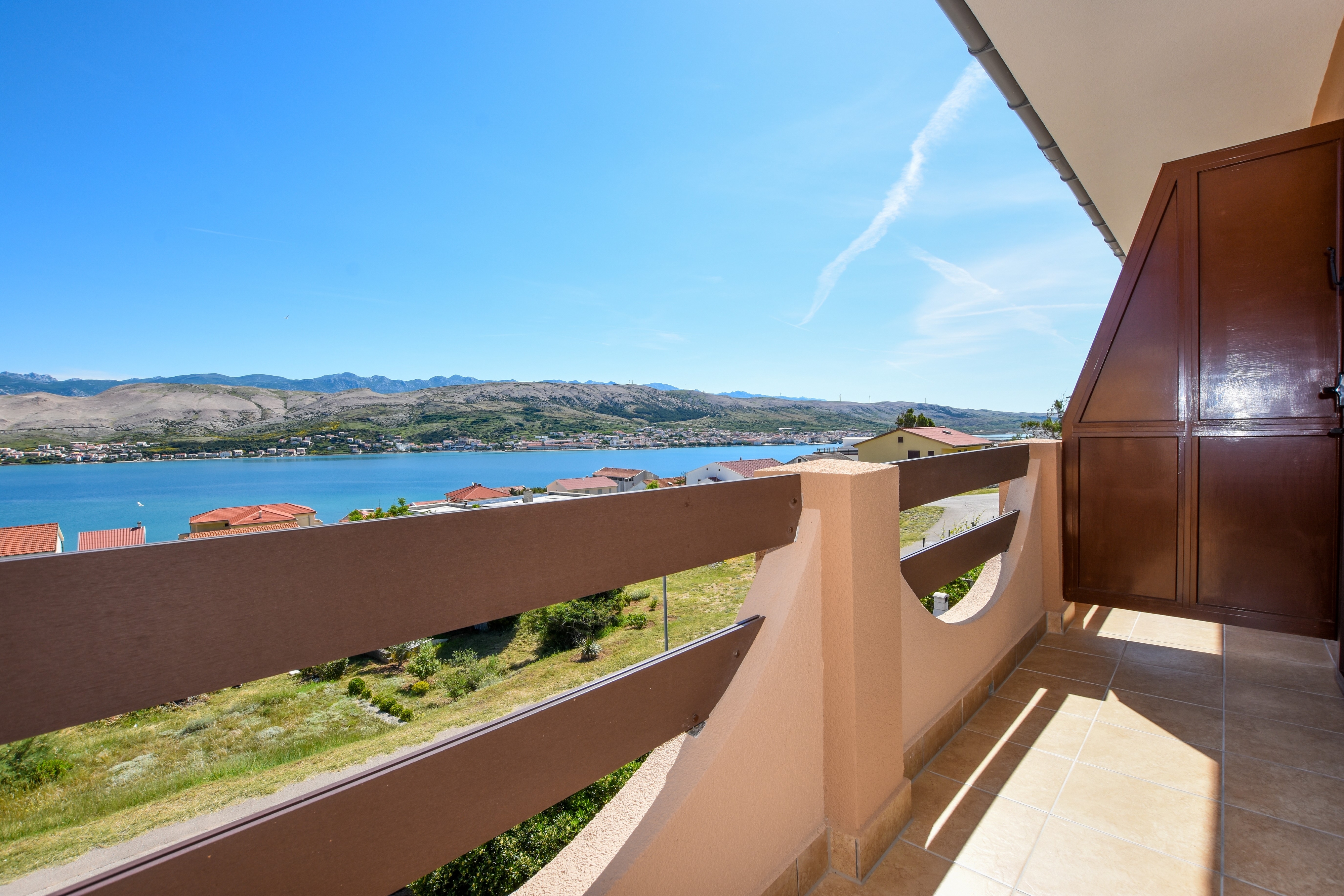 One bedroom apartment with terrace and sea view Pag (A-6316-a)