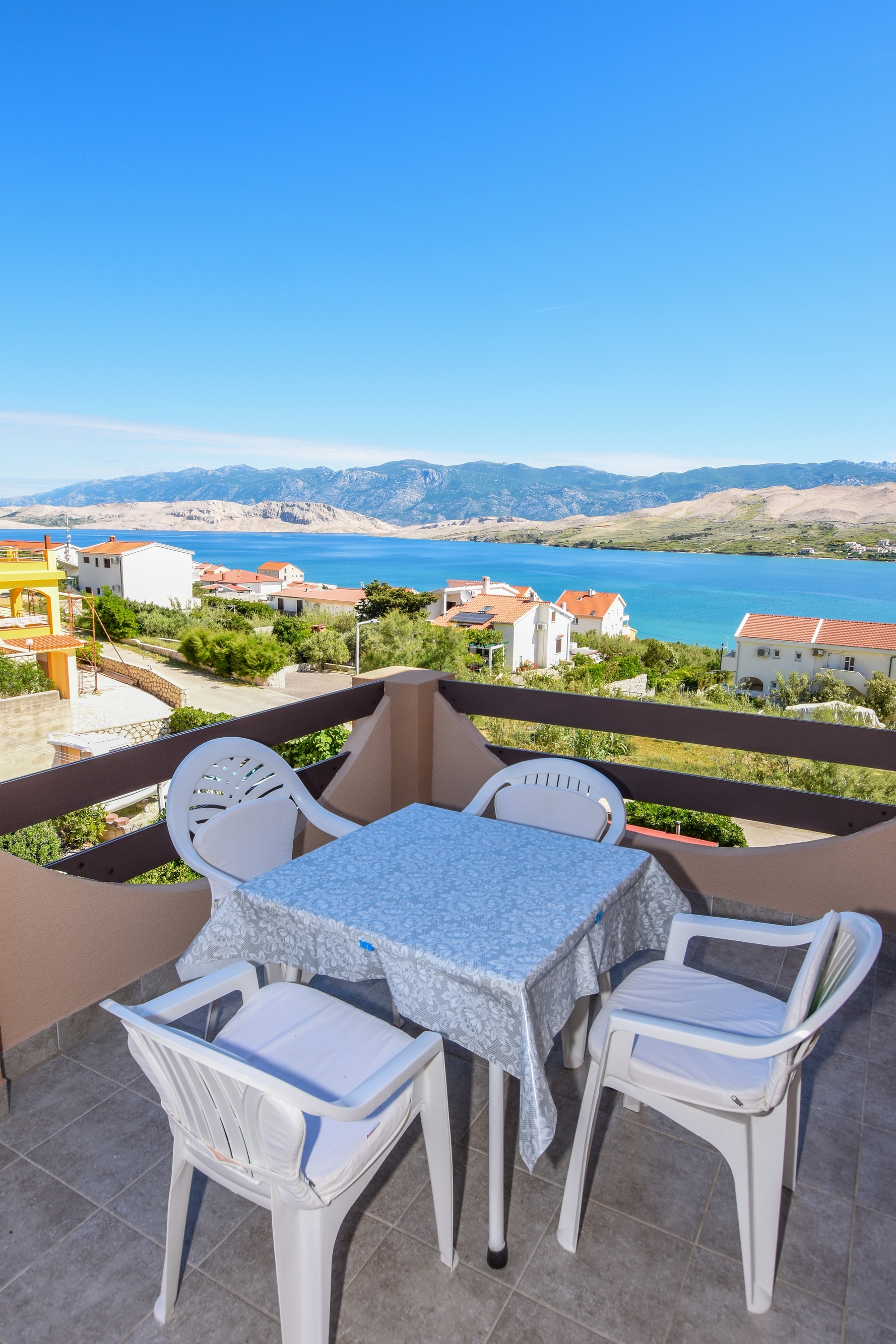 One bedroom apartment with terrace and sea view Pag (A-6316-a)