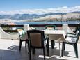 Pag, Terrasse in folgender Unterkunftsart apartment, mit Meerblick und WiFi.