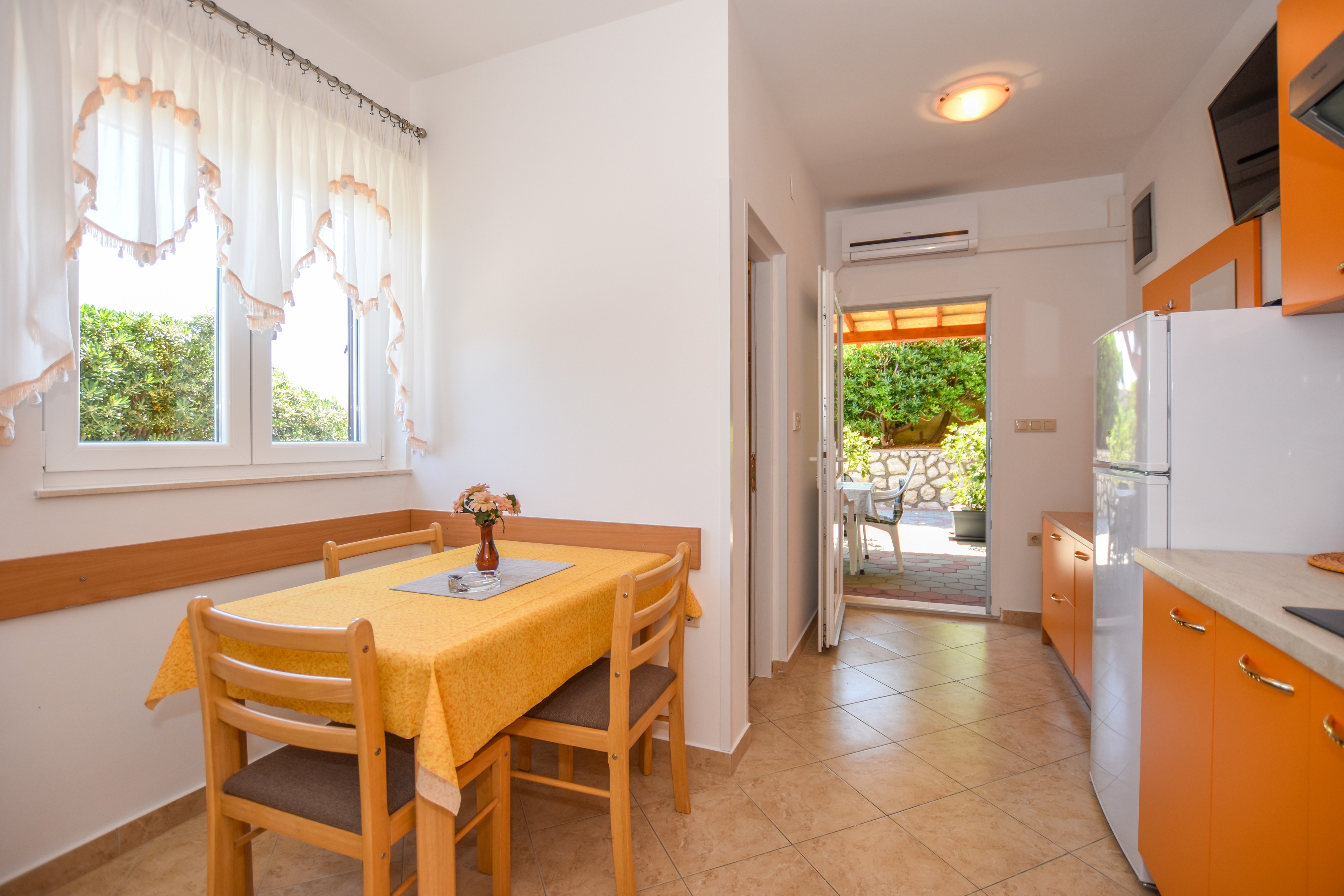 One bedroom apartment with terrace and sea view Pag (A-6316-d) One bedroom apartment with terrace and sea view Pag (A-6316-d)