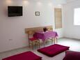 Jídelna Pag, Jídelna v ubytování typu studio-apartment, domácí mazlíčci povoleni a WiFi.