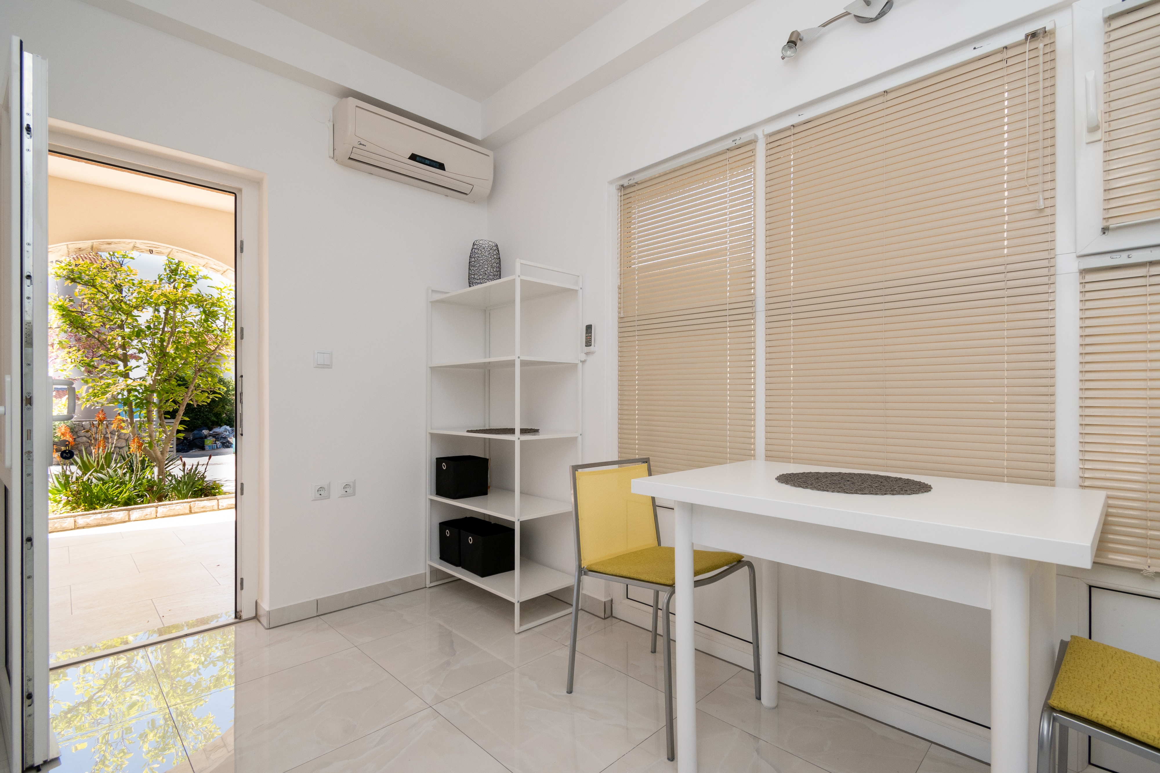 One bedroom apartment with terrace Novalja, Pag (A-6317-b)