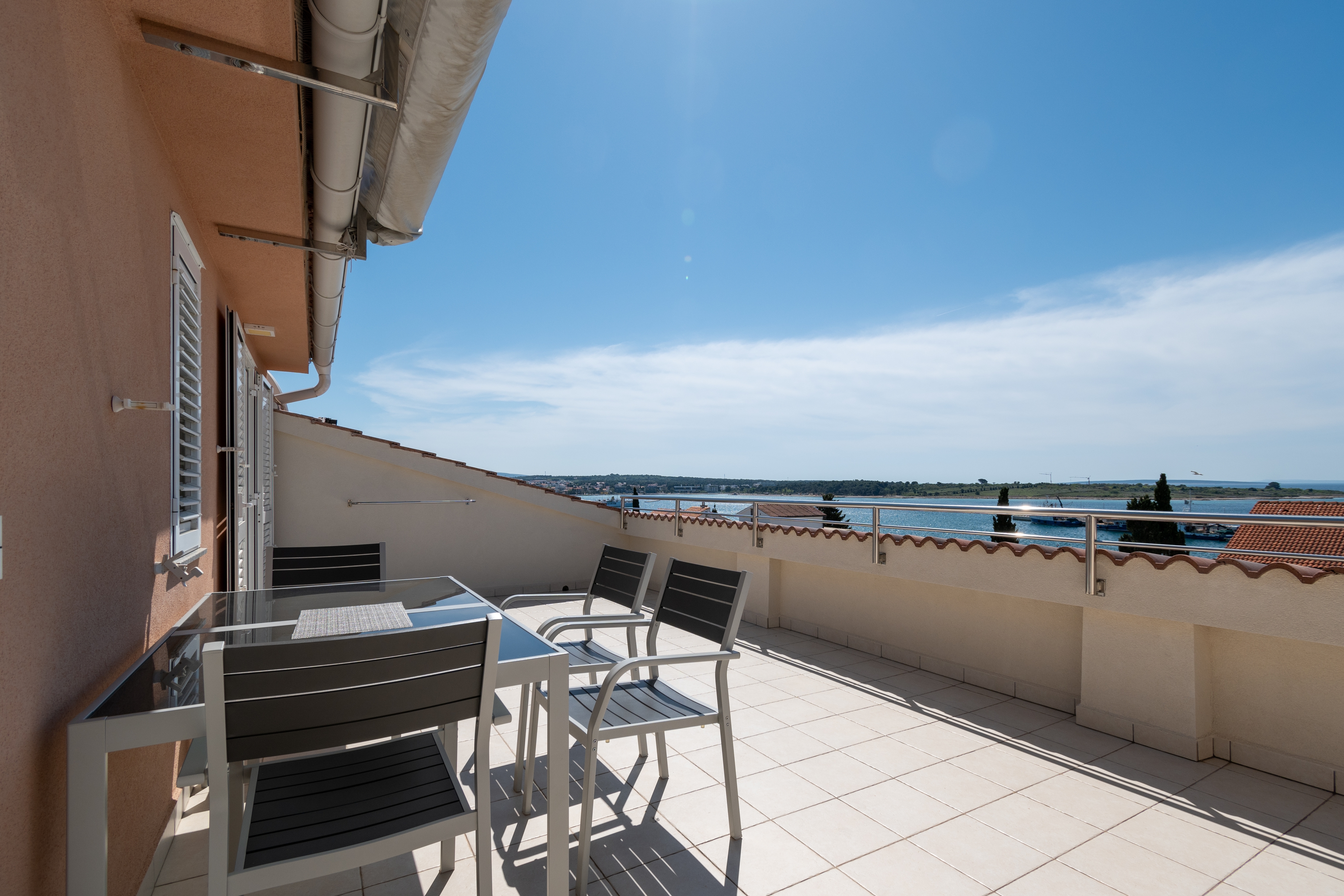 Two bedroom apartment with terrace and sea view Novalja, Pag  A-f