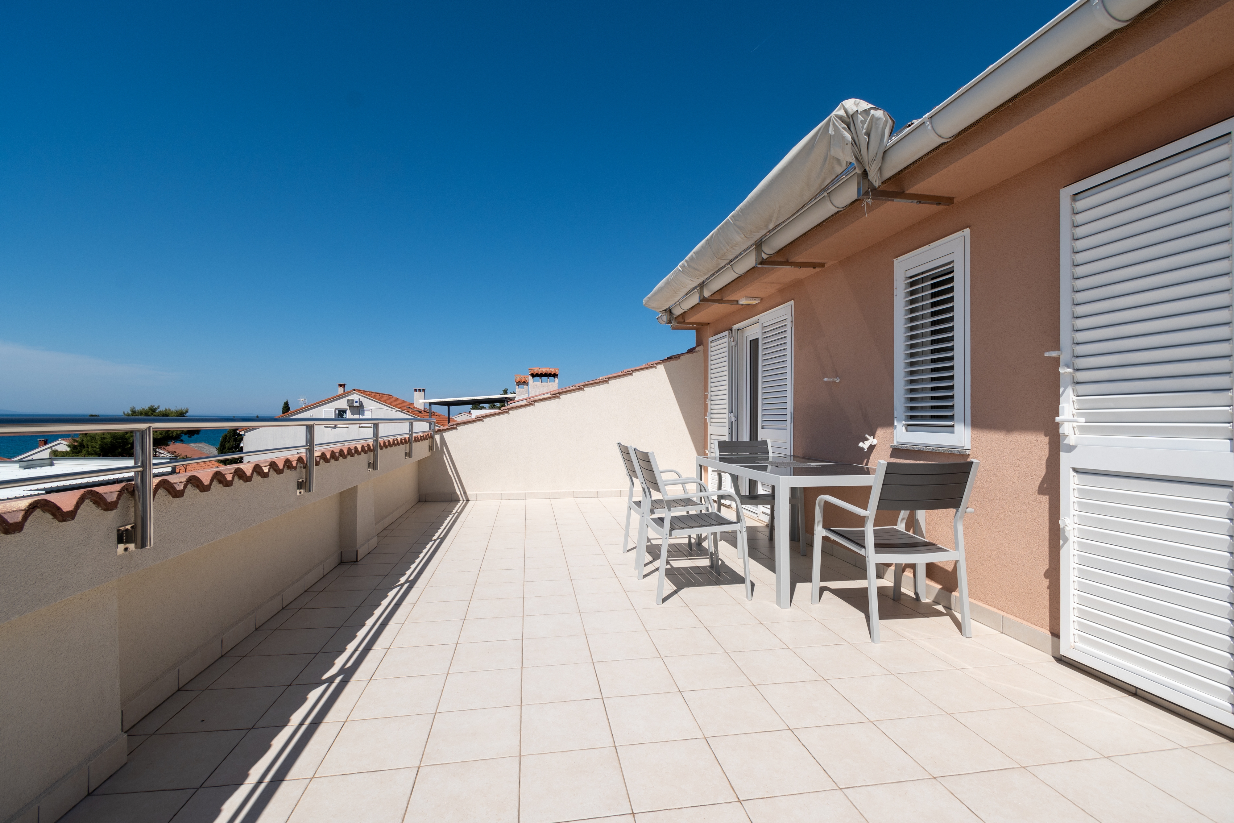 Two bedroom apartment with terrace and sea view Novalja, Pag  A-f