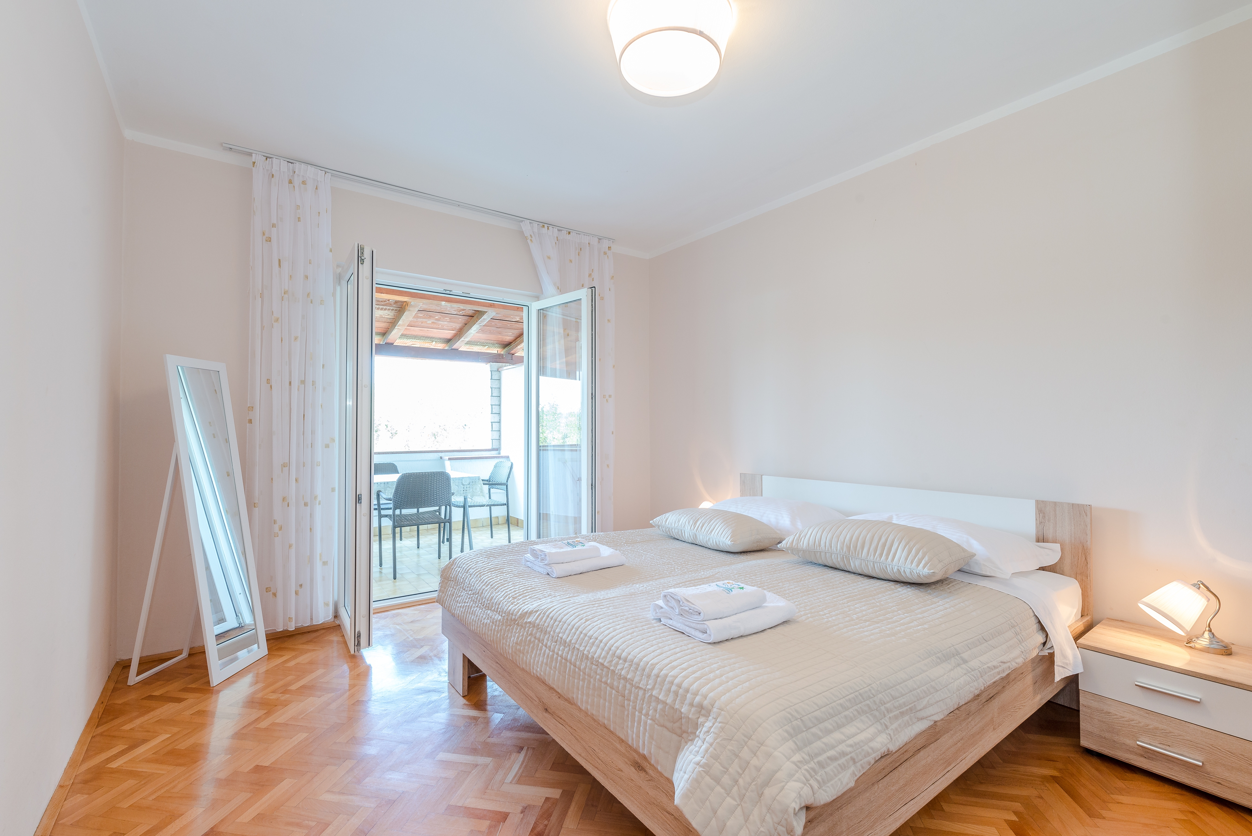 Two bedroom apartment with terrace and sea view Stara Novalja, Pag (A-6319-b)