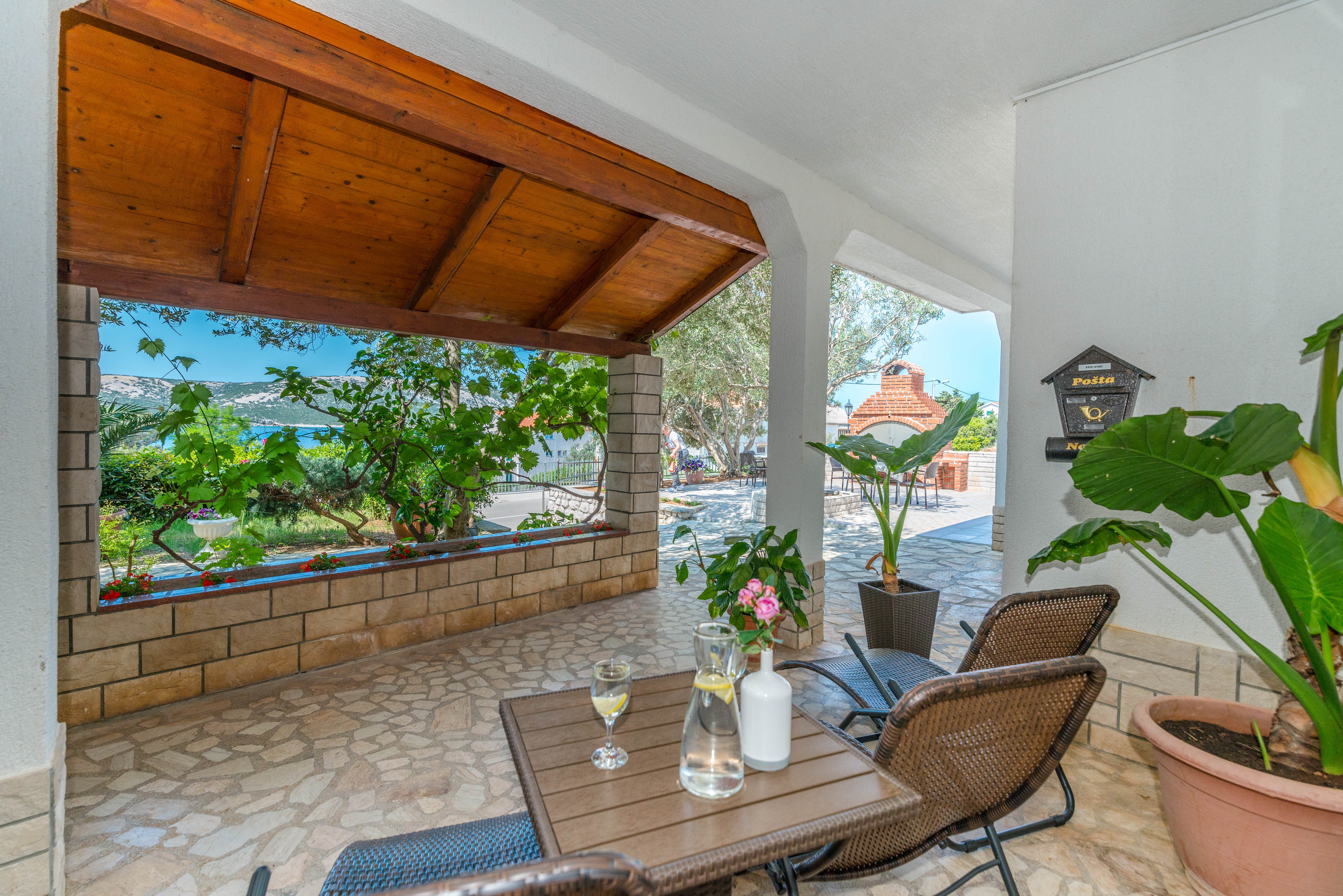 Two bedroom apartment with terrace and sea view Stara Novalja, Pag  A-g