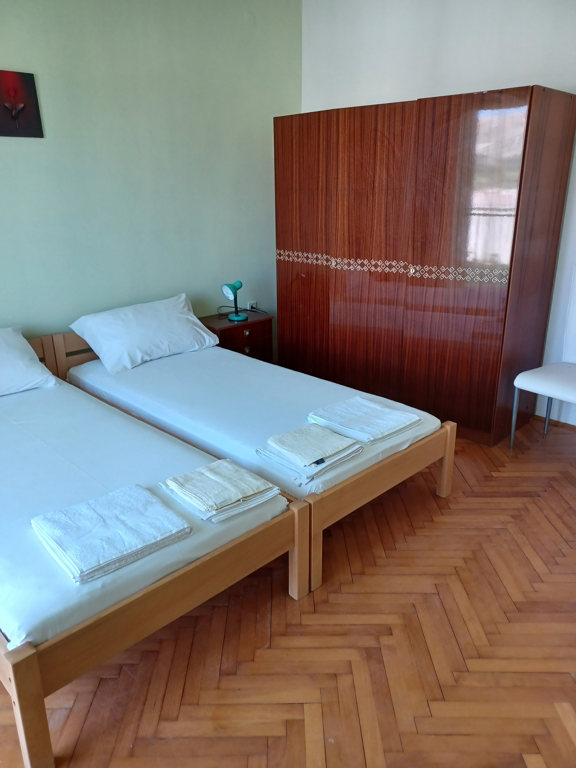 Četverosobni apartman s terasom i pogledom na more Pag  A-a