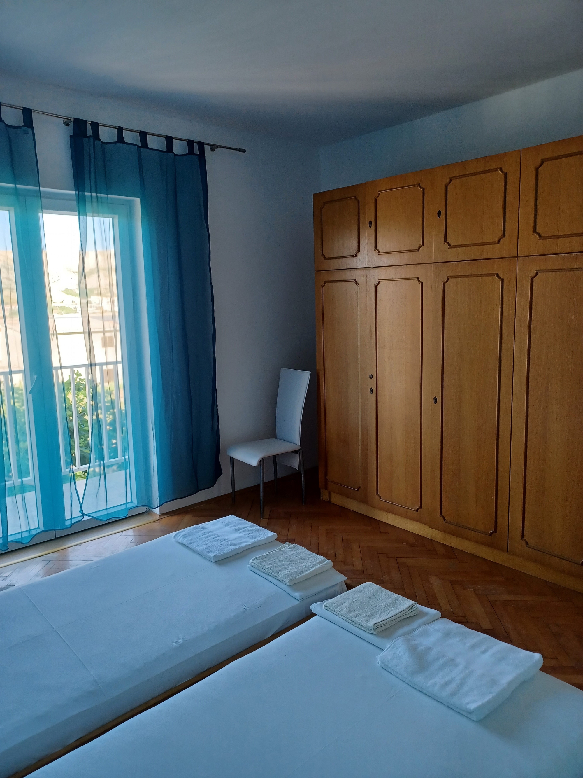 Četverosobni apartman s terasom i pogledom na more Pag  A-a