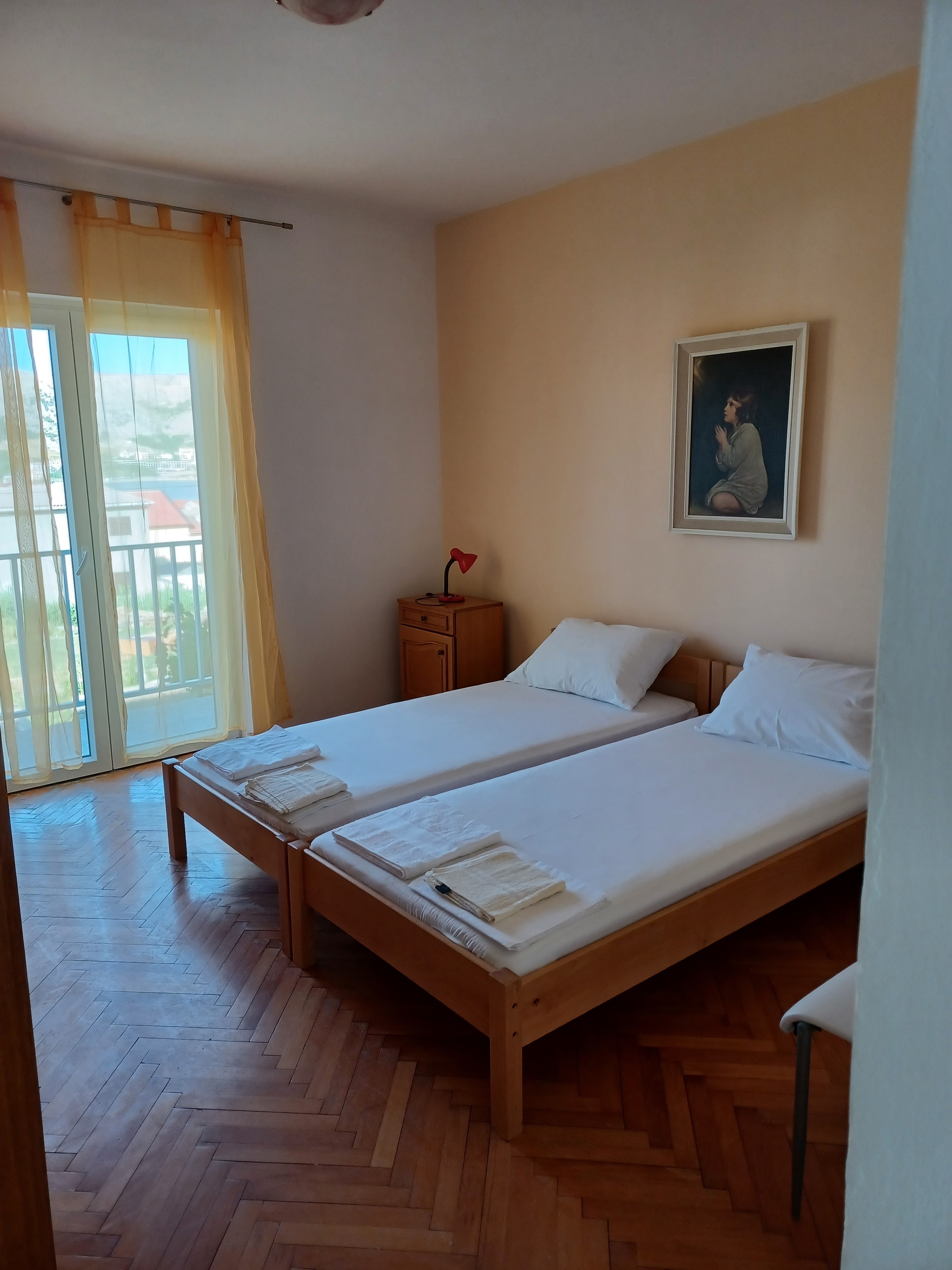Četverosobni apartman s terasom i pogledom na more Pag  A-a