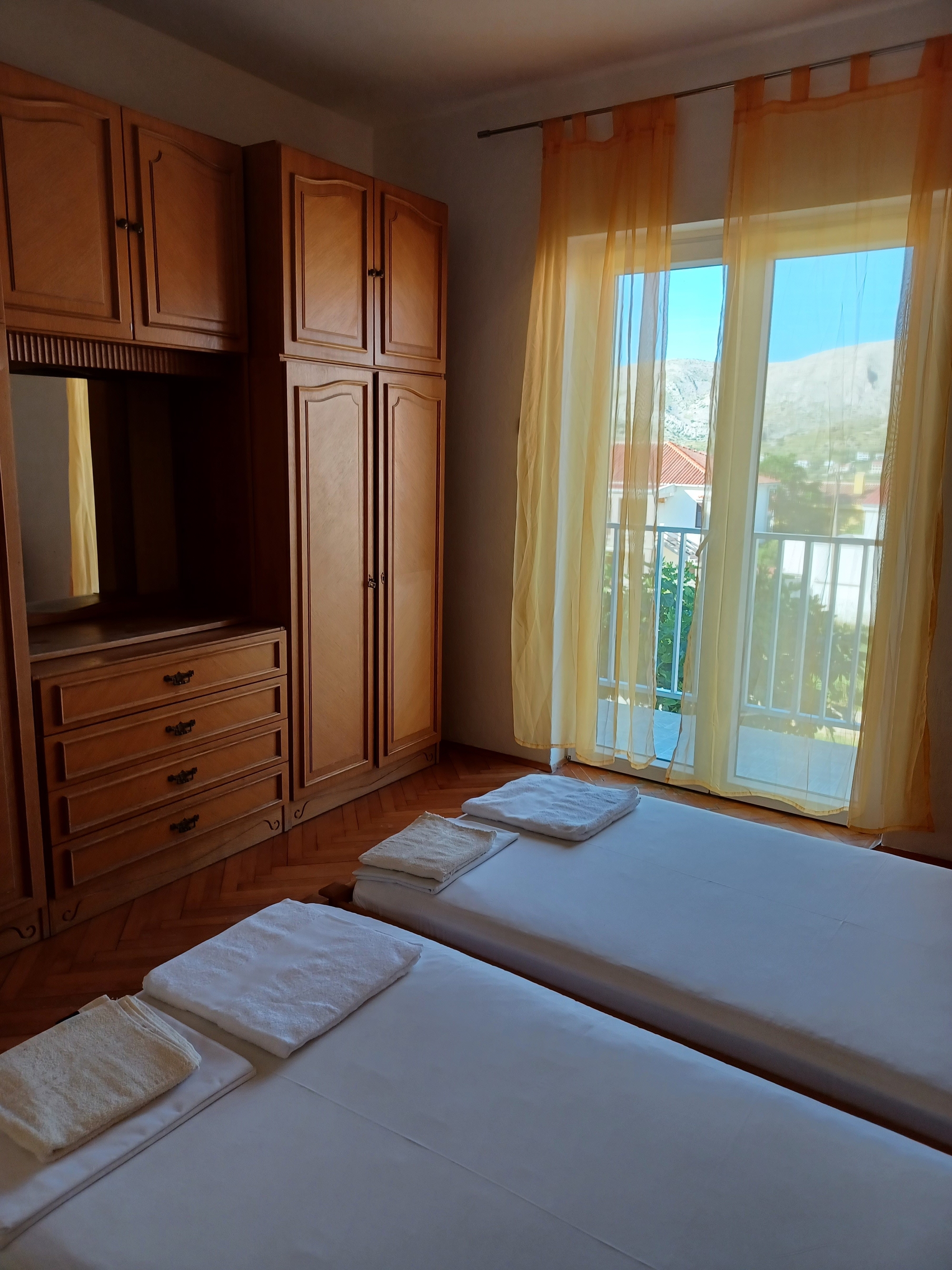 Četverosobni apartman s terasom i pogledom na more Pag  A-a