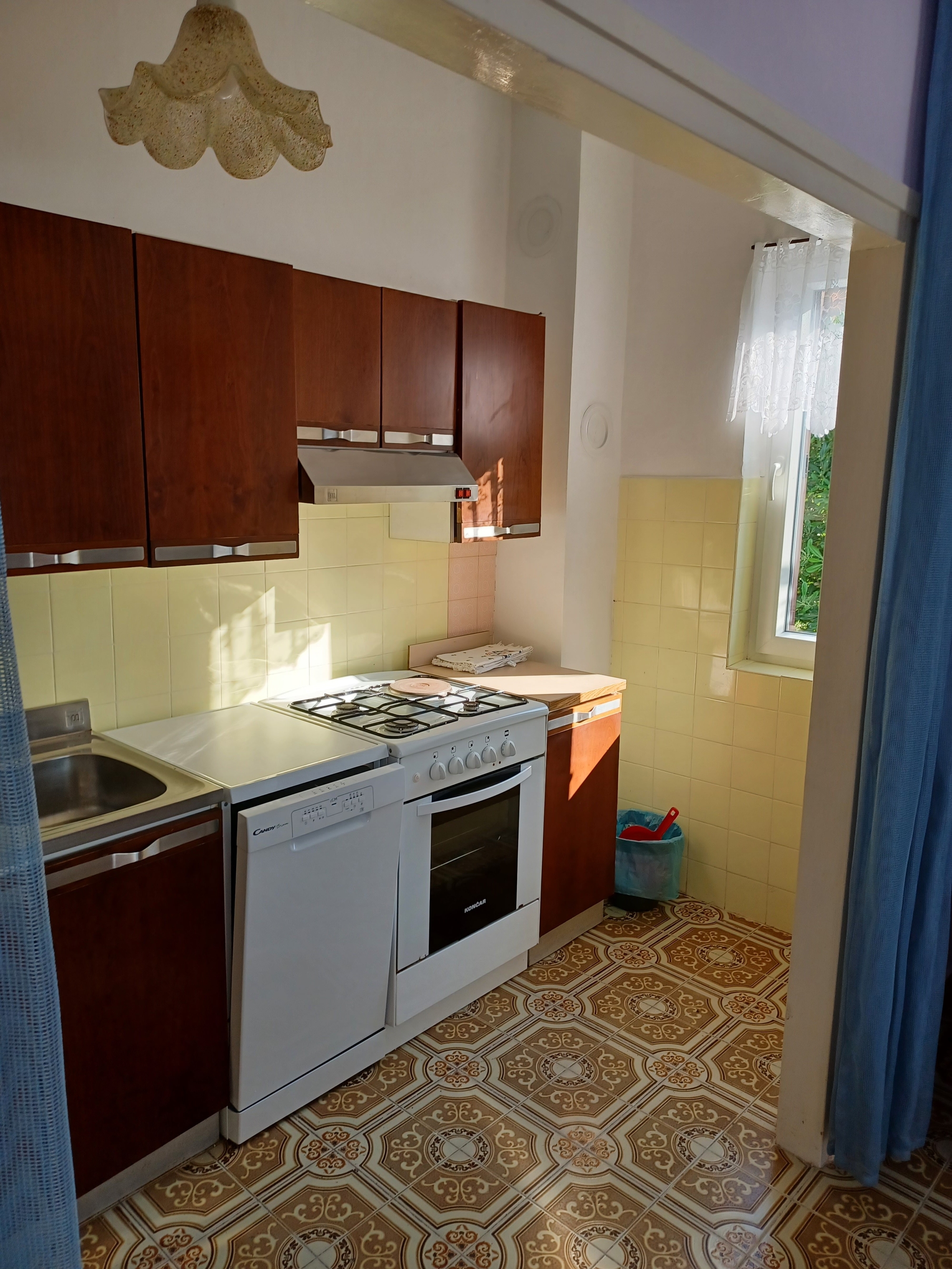 Četverosobni apartman s terasom i pogledom na more Pag  A-a