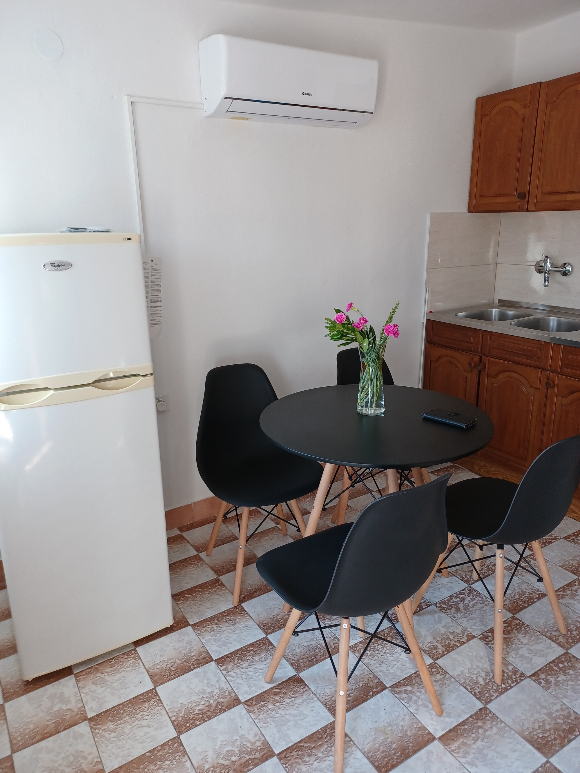 Enosobni apartma S teraso in pogledom na morje Pag  A-b